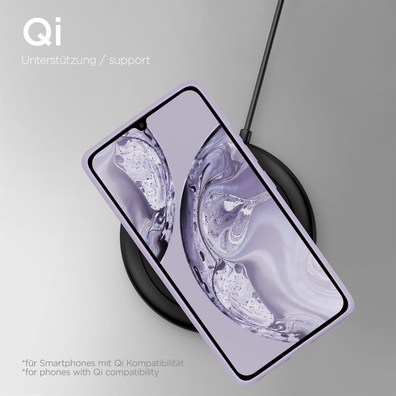 Ein Telefon in einer lila Hülle, das auf einem schwarzen Qi-Ladegerät geladen wird. Text zeigt Qi-Unterstützung für Telefone.