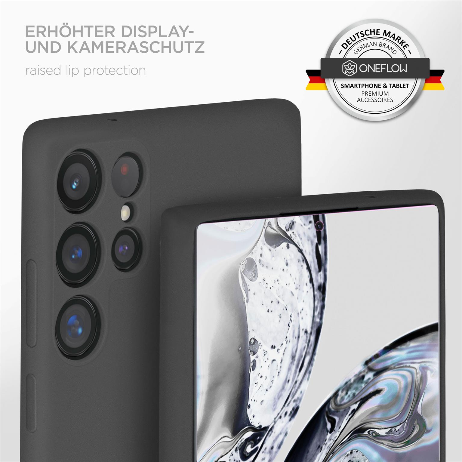 Eine schwarze Handyhülle mit Kameraausschnitt, Logo und Text auf weißem Hintergrund.