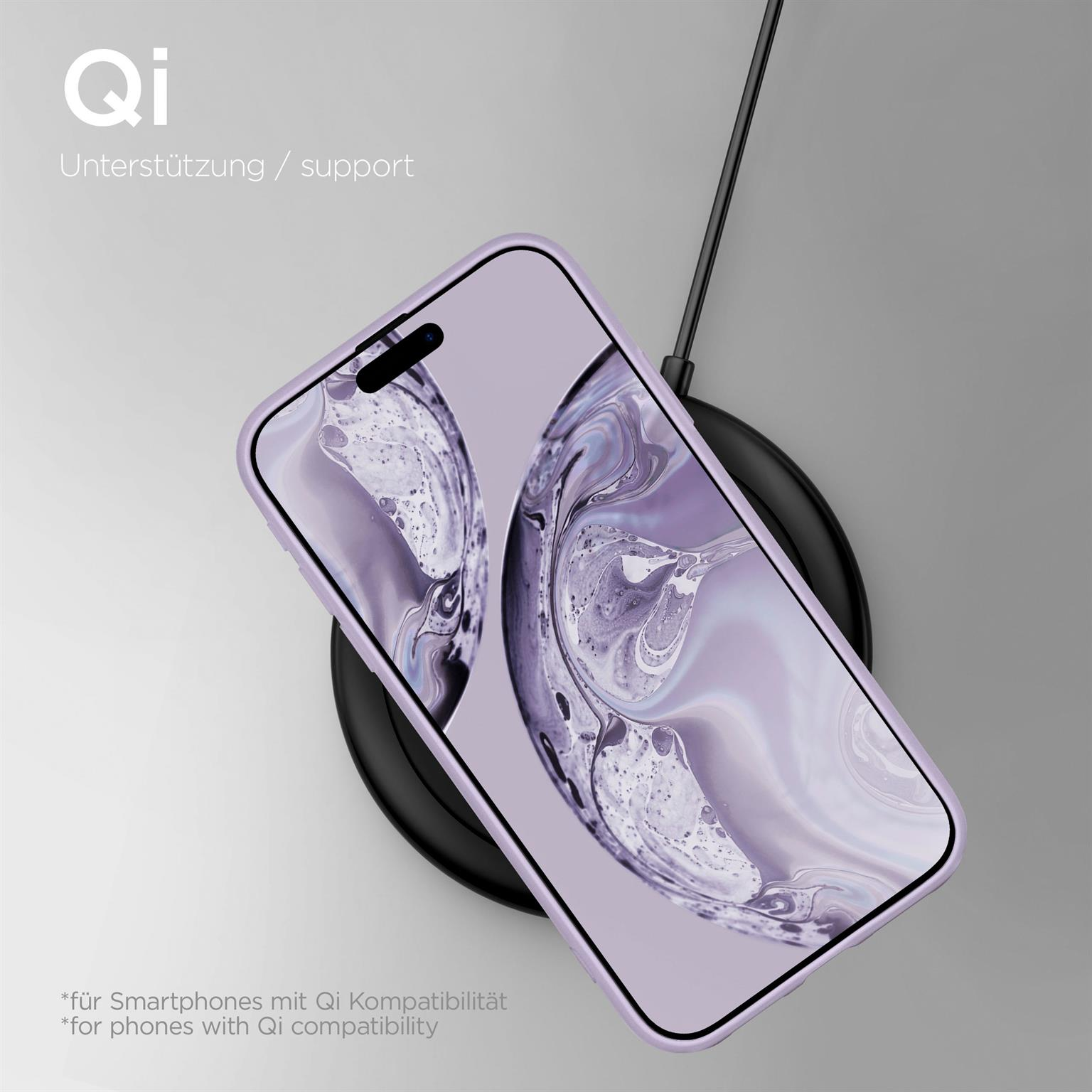 Lila Handyhülle. Telefon auf kabellosem Ladegerät. Text: Qi-Unterstützung. Grauer Hintergrund.