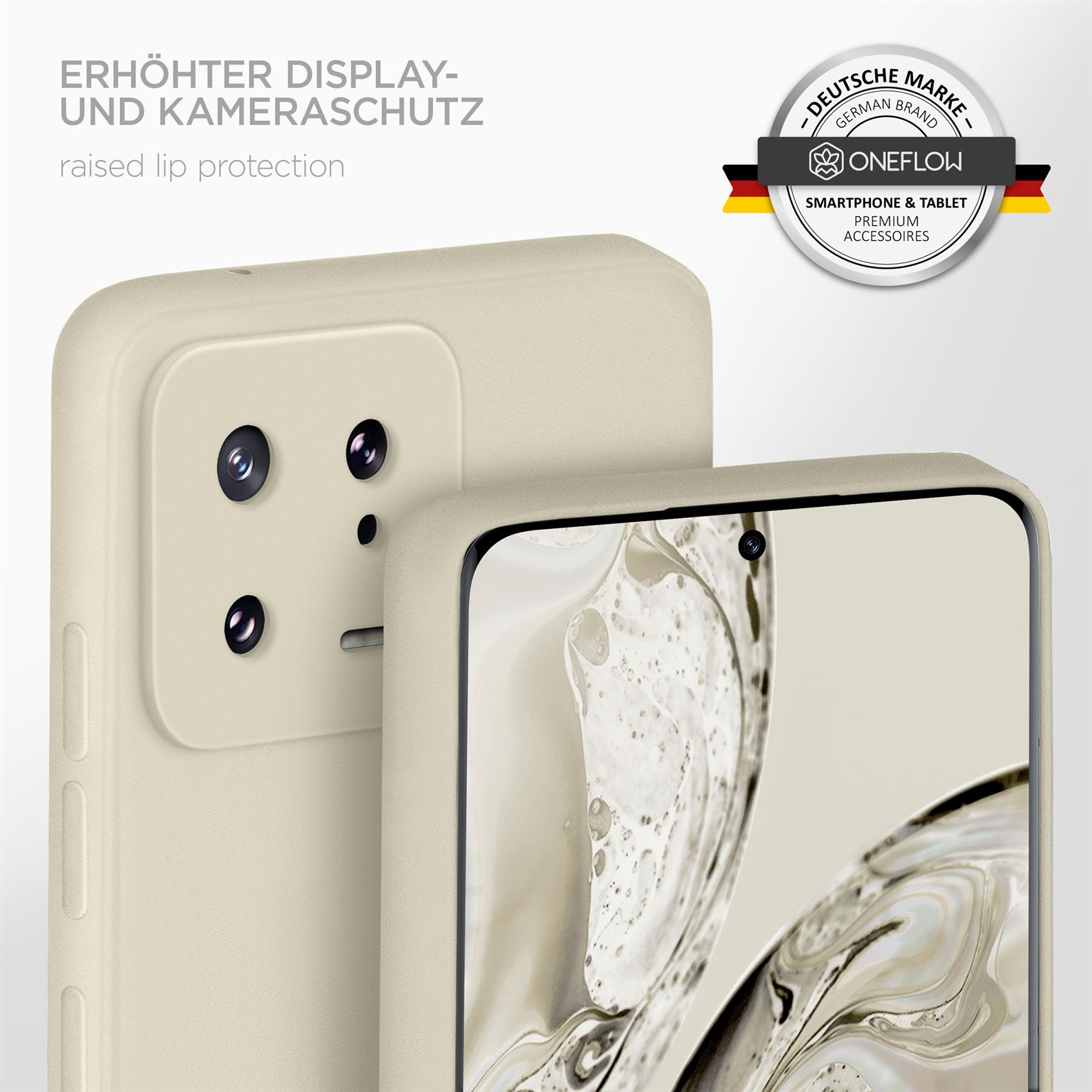 Eine Handyhülle mit drei Kameralinsen. Markenlogo sichtbar. Der Hintergrund ist beige.