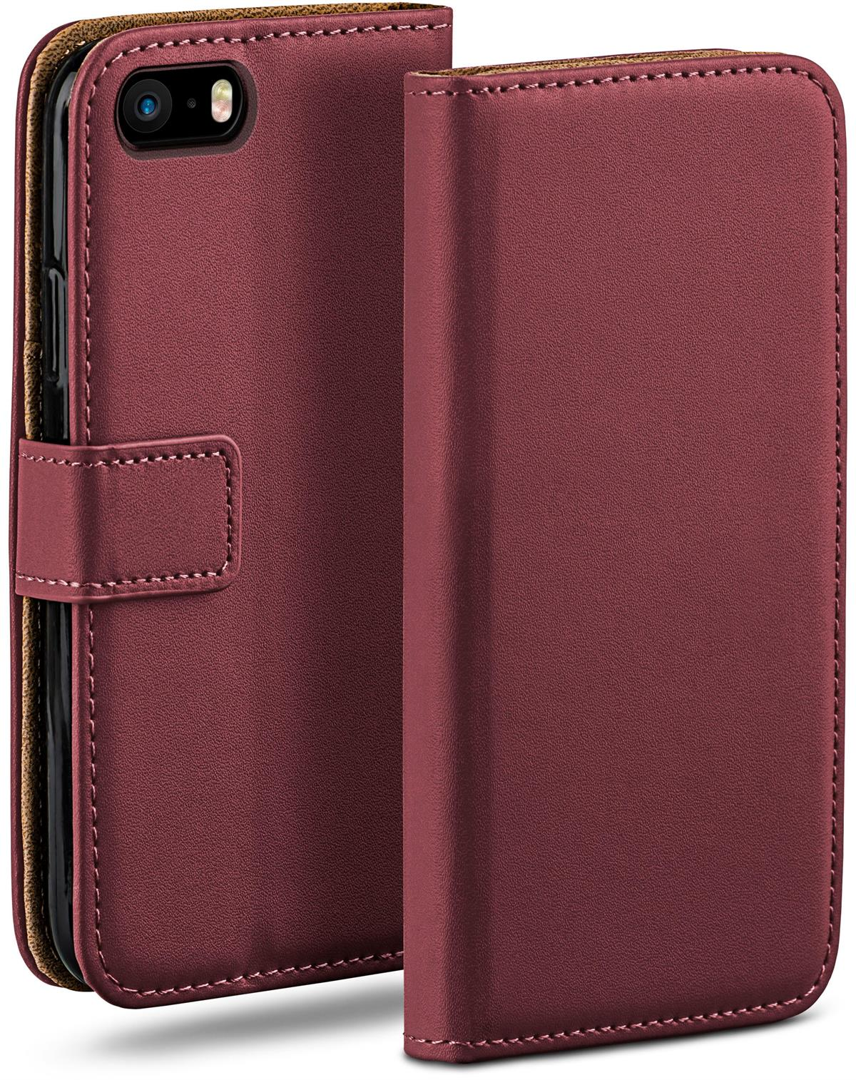 Burgunderfarbene Handyhülle mit einem Telefon darin. Die Hülle ist offen.