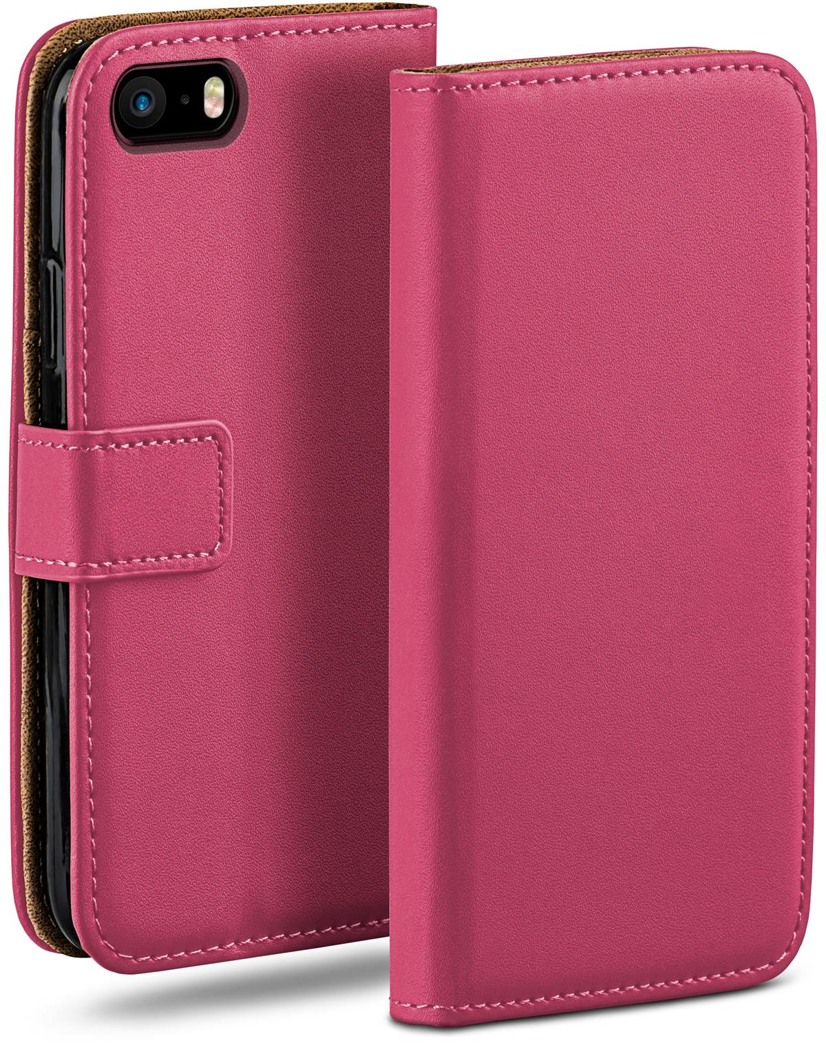 Rosa Handyhülle mit Telefon, mit Klappe. Braune Innenseite, weiße Nähte.