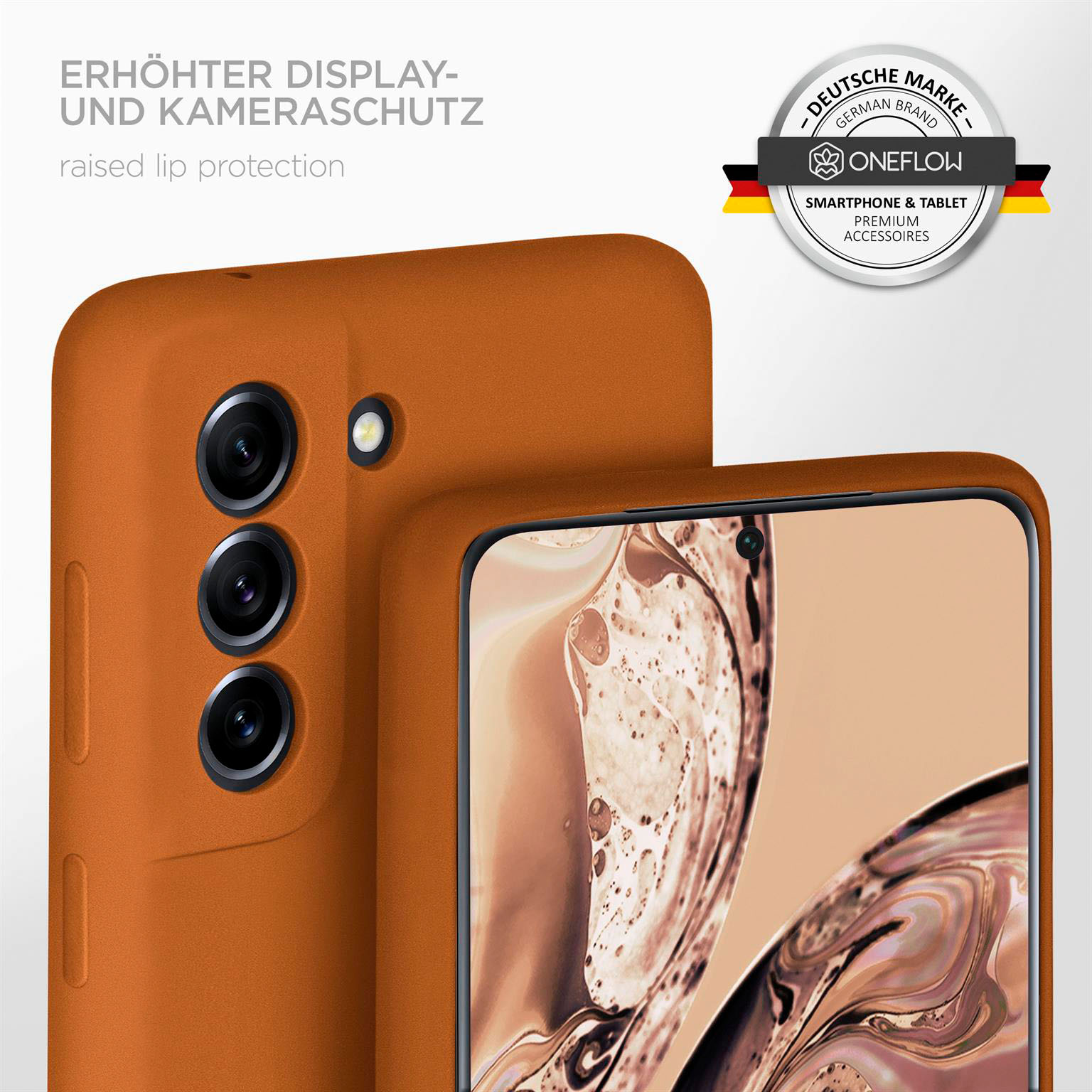 Eine orangefarbene Handyhülle mit erhöhten Kanten und Kameraausschnitten, mit einem Markenlogo in der Ecke.