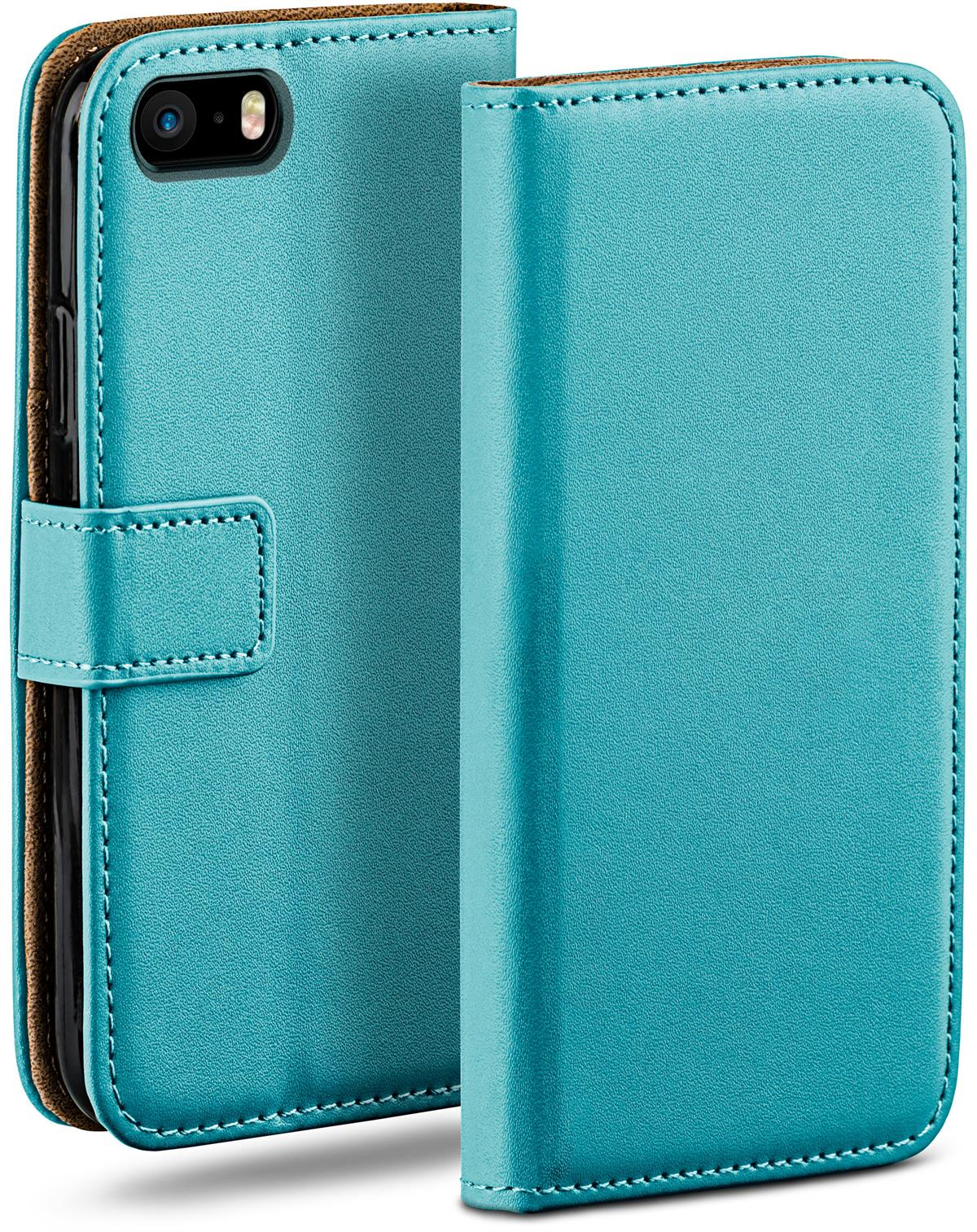 Türkisfarbene Leder-Handyhülle. Es ist eine Klapphülle, die das Telefon zeigt.