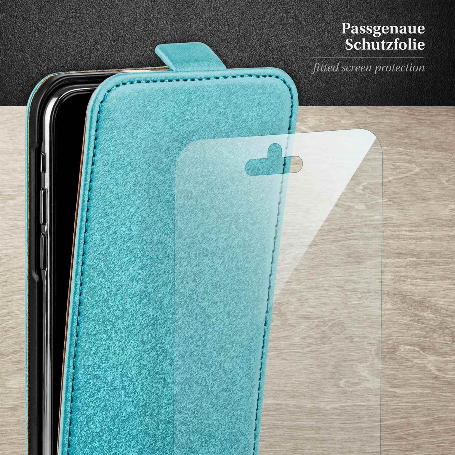 Ein Telefon in einer blauen Lederhülle mit einer klaren Displayschutzfolie, die über dem Bildschirm angebracht ist.