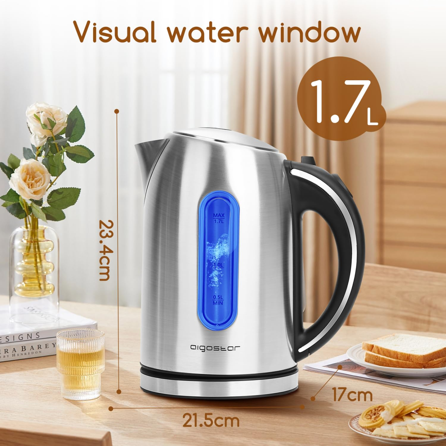 Elektrischer Edelstahl-Wasserkocher mit Wasserstandsanzeige. Hat schwarzen Griff und Glas.