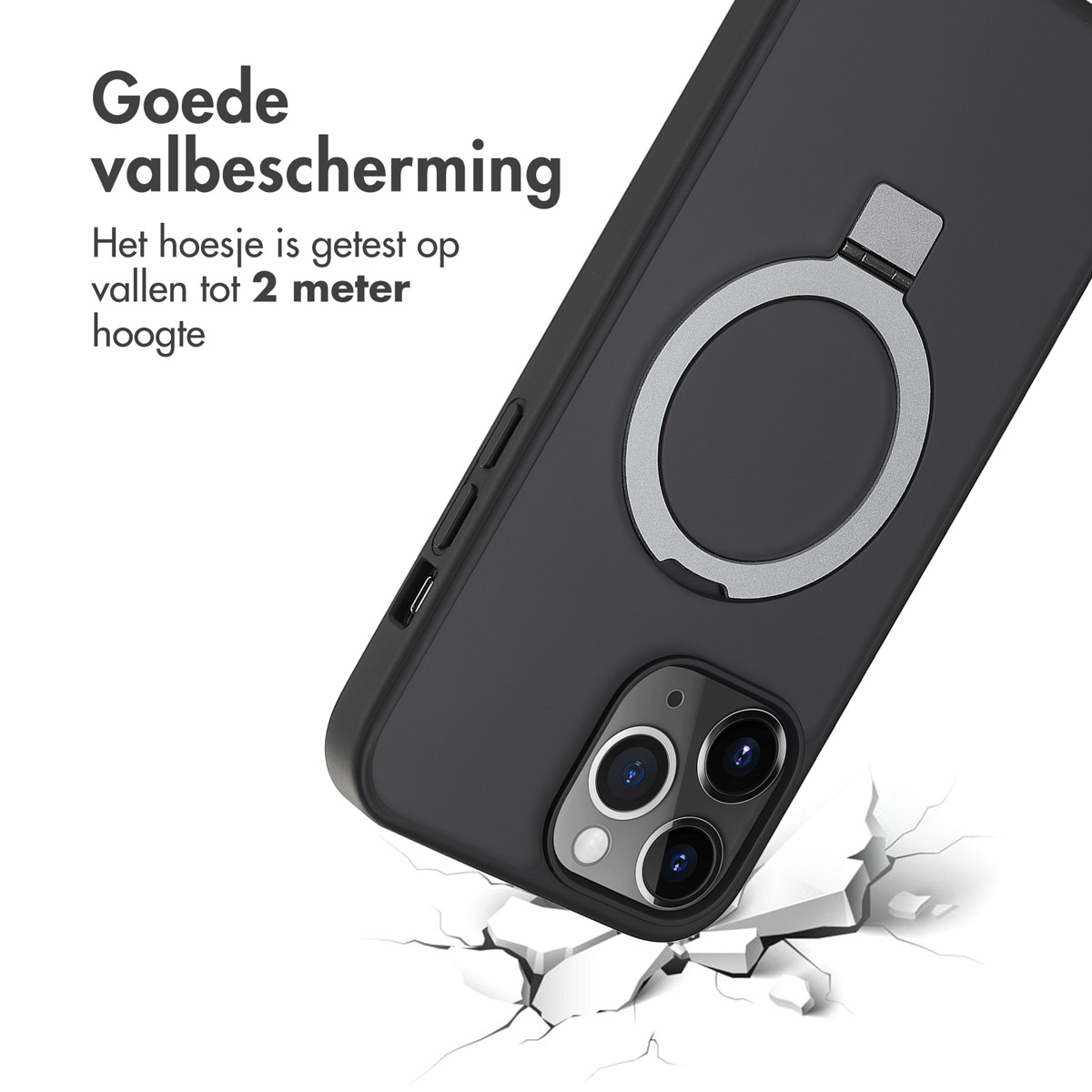 Zwarte telefoonhoes met telefoon, valt op een oppervlak. Tekst: goede valbescherming, getest op 2 meter.