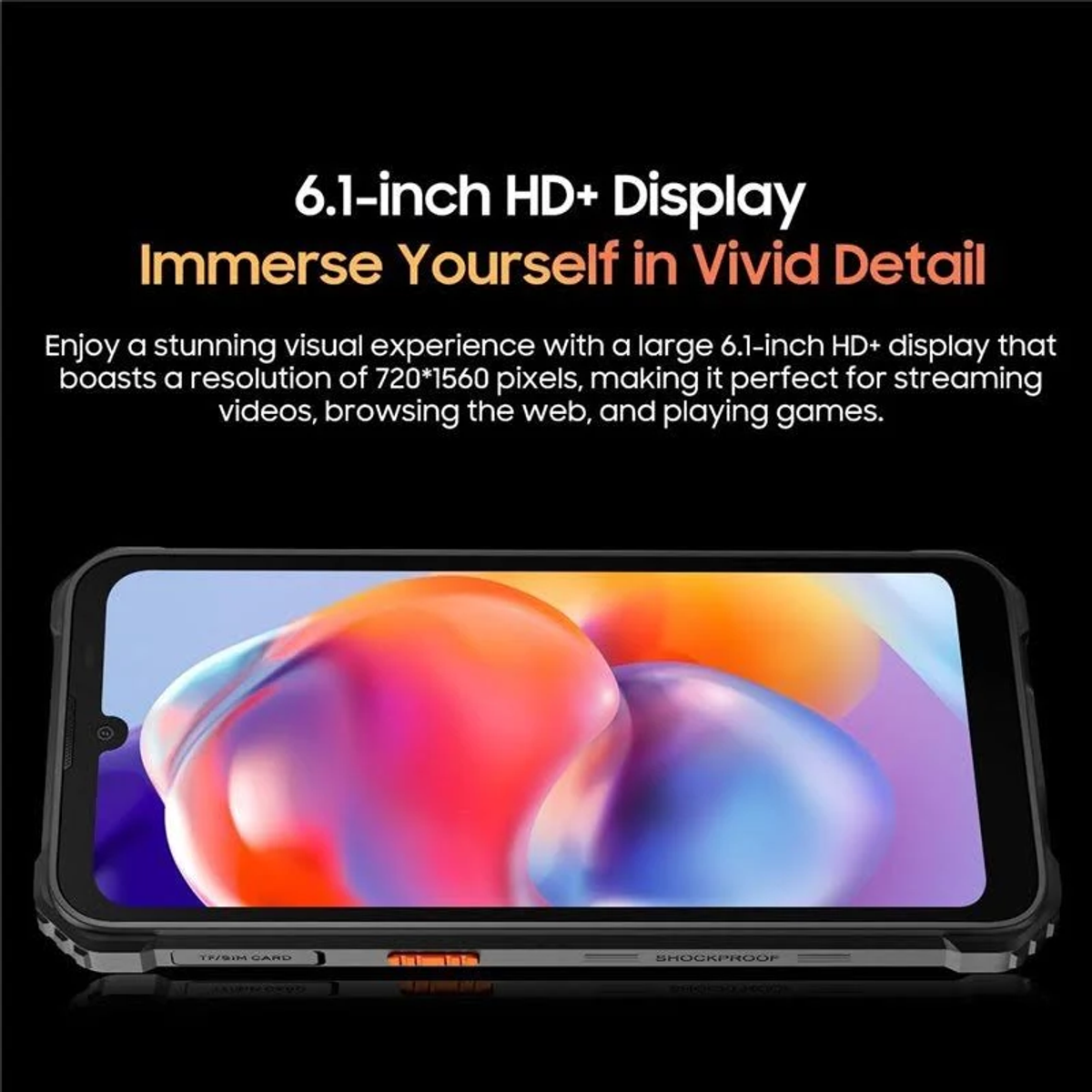 Telefono nero con schermo che mostra testo su display HD+ da 6,1 pollici. Sfondo bianco.