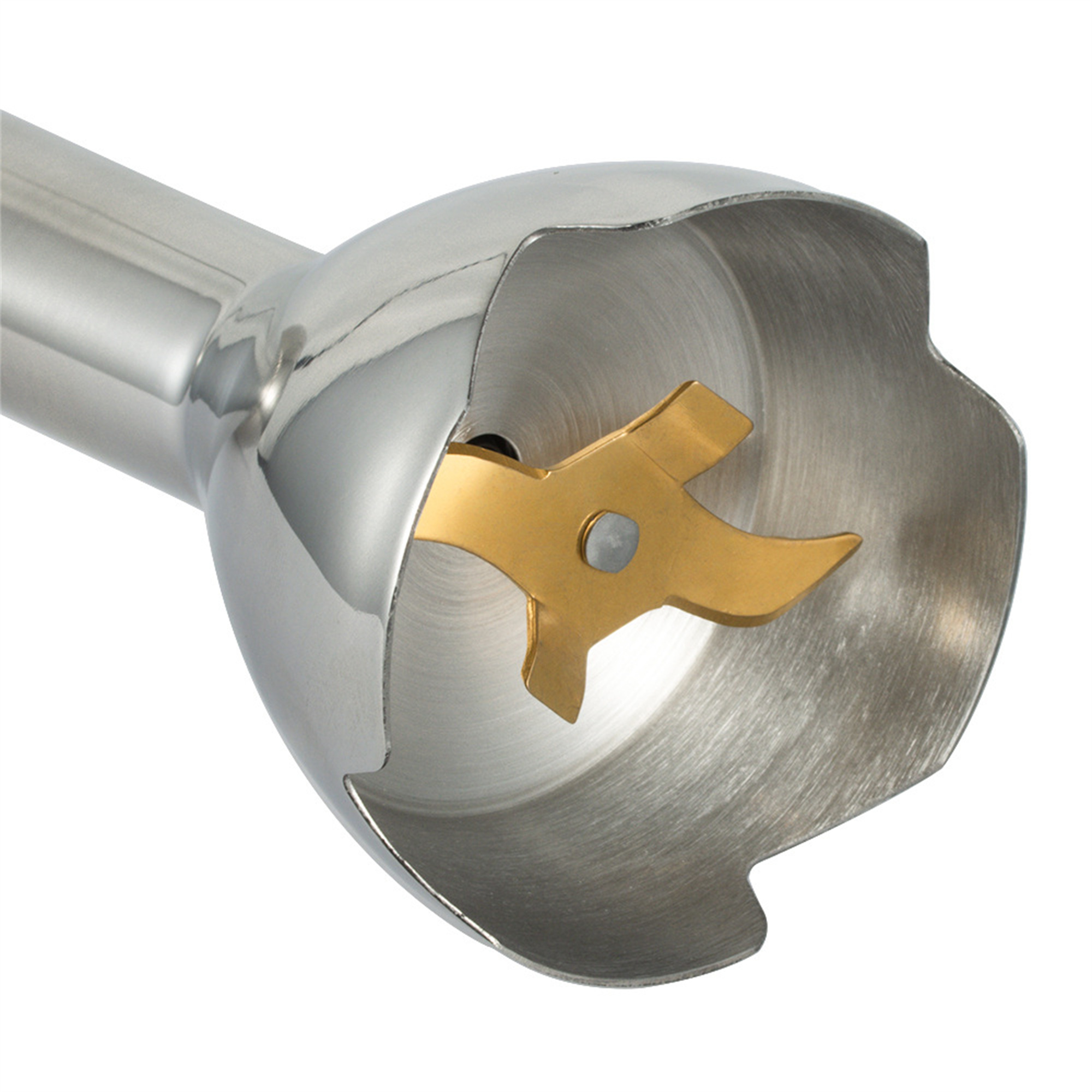 Ein silberner Metall-Mixerkopf mit goldener Klinge innen. Weißer Hintergrund.