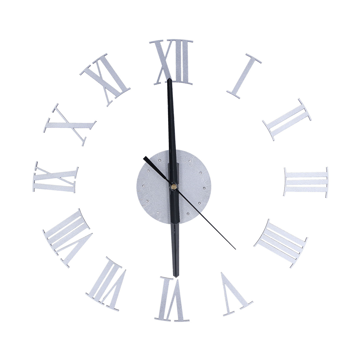 Eine weiße Uhr mit römischen Ziffern. Die Zeiger zeigen die Uhrzeit.