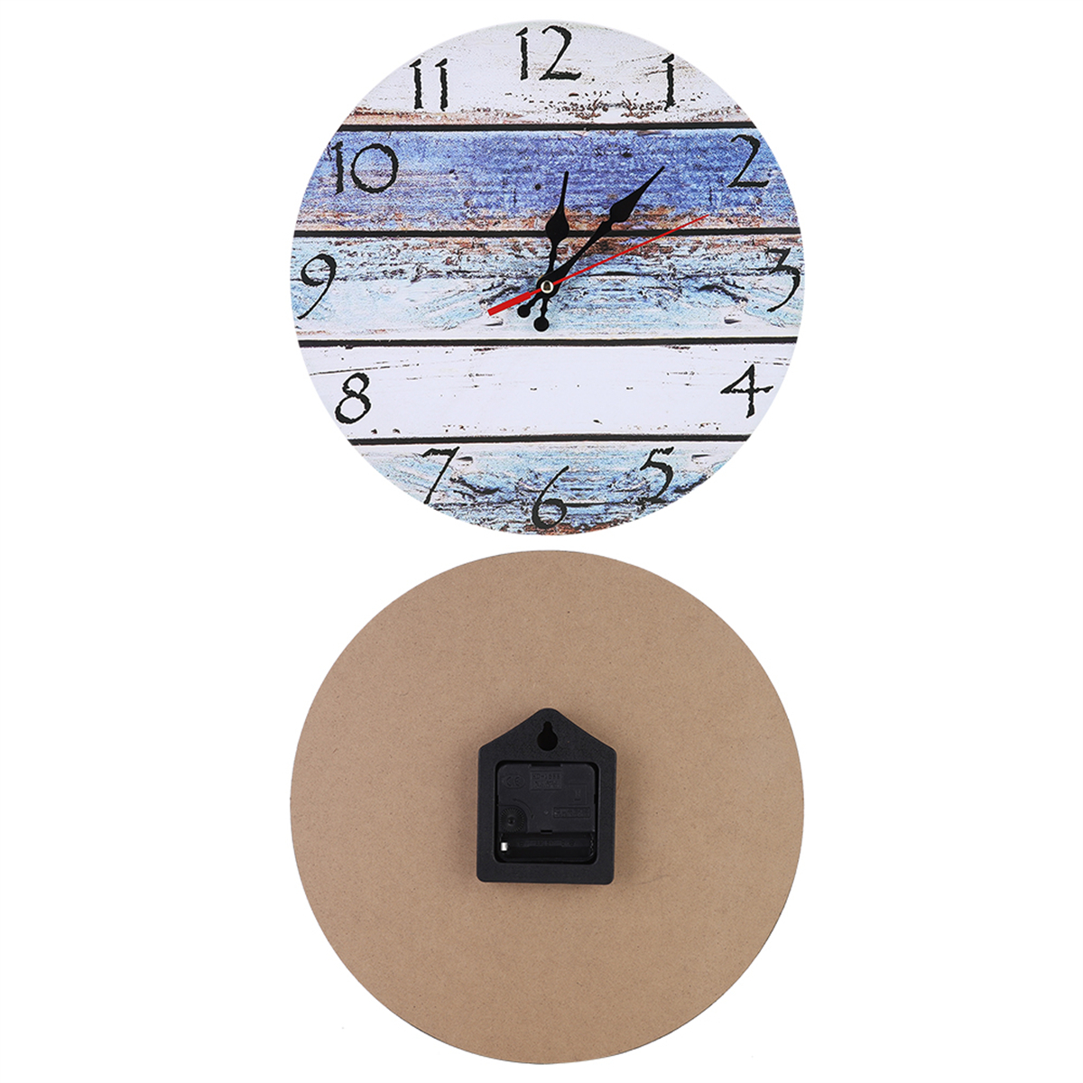 Eine Uhr mit Holzgrund. Es hat schwarze Zahlen und Zeiger. Die Rückseite der Uhr ist braun.