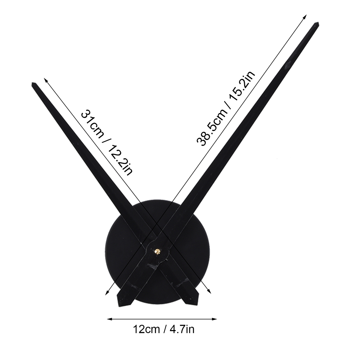 Schwarze Wanduhr mit langen Zeigern. Die Uhr hat eine kreisförmige Mitte und schwarze Zeiger mit Messungen.