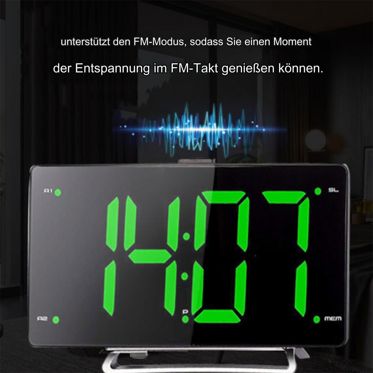 Digitaluhr mit grünen Ziffern, die '14:07' auf schwarzer Oberfläche anzeigen, mit Schallwellengrafik.