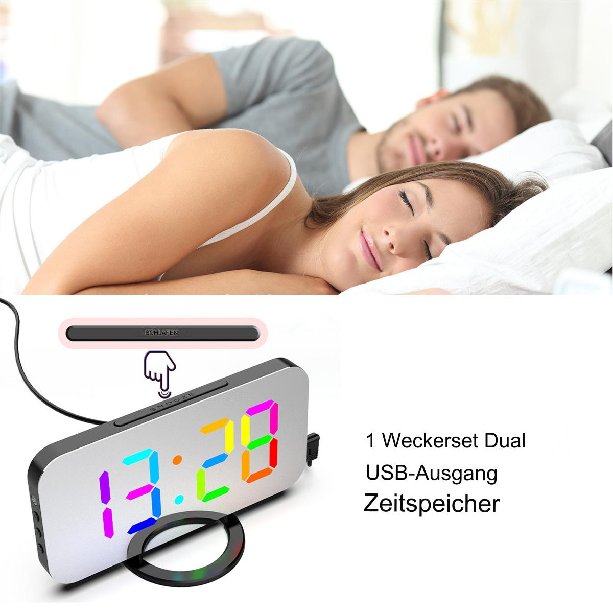 Paar im Bett mit digitalem Wecker, der 13:28 anzeigt, Regenbogenanzeige und Touch-Steuerung.