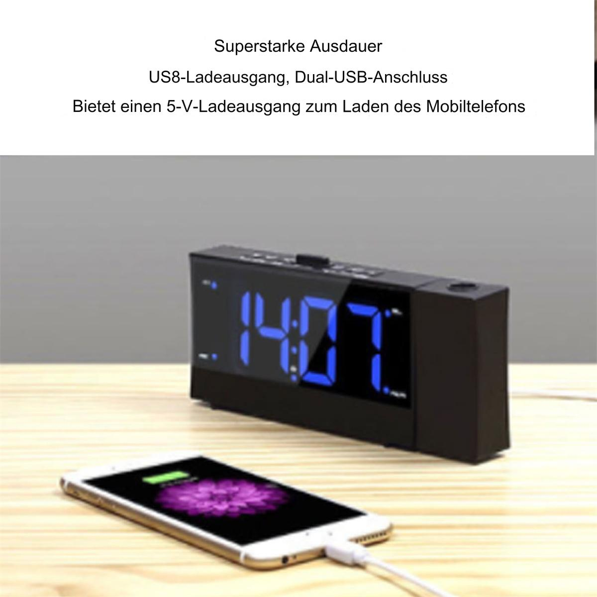 Schwarzer Wecker mit blauem Display, zeigt 14:07. Ein Telefon lädt daneben.