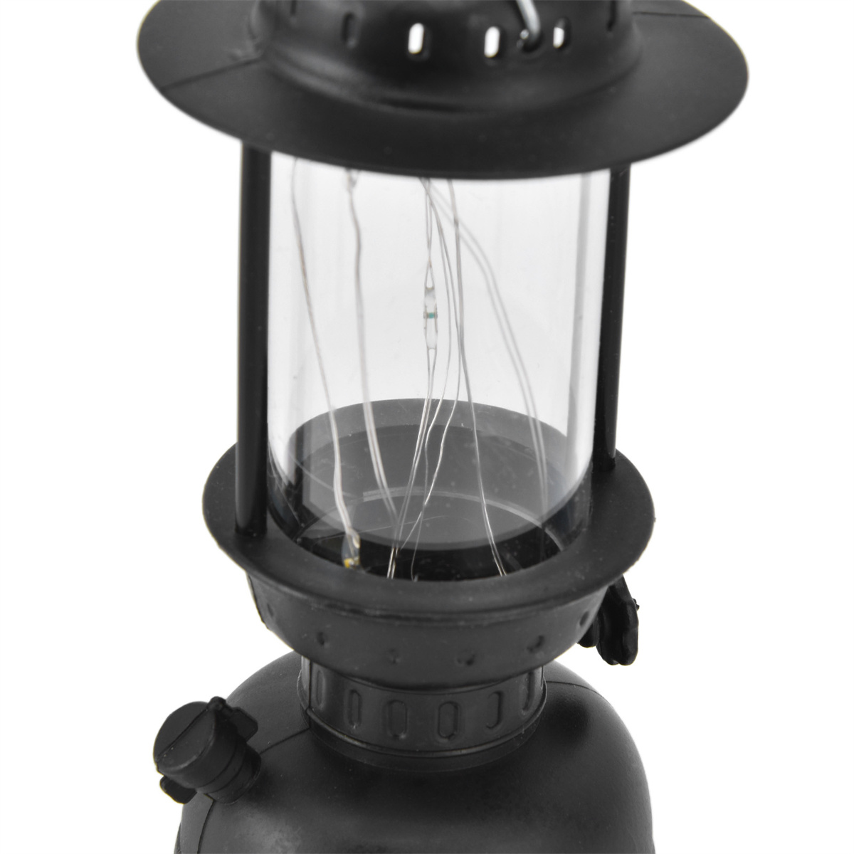 Eine schwarze Laterne mit einem durchsichtigen Glaszylinder, der Lichterketten enthält.