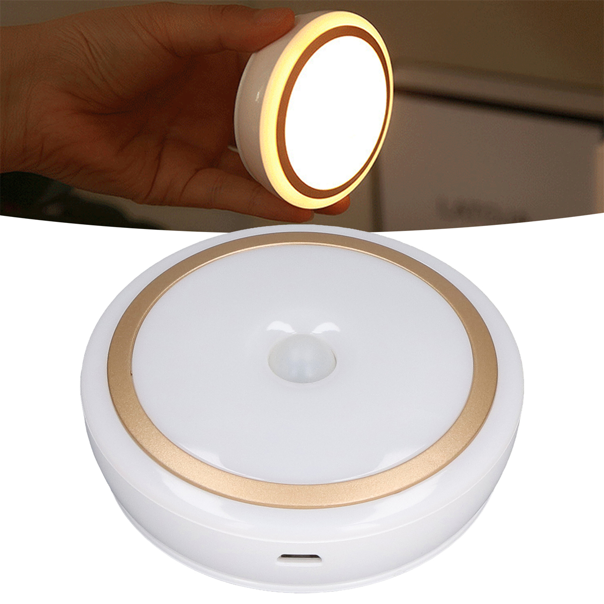 Weißes, rundes Nachtlicht mit Bewegungssensor. Es hat einen goldenen Ring und einen USB-Anschluss.