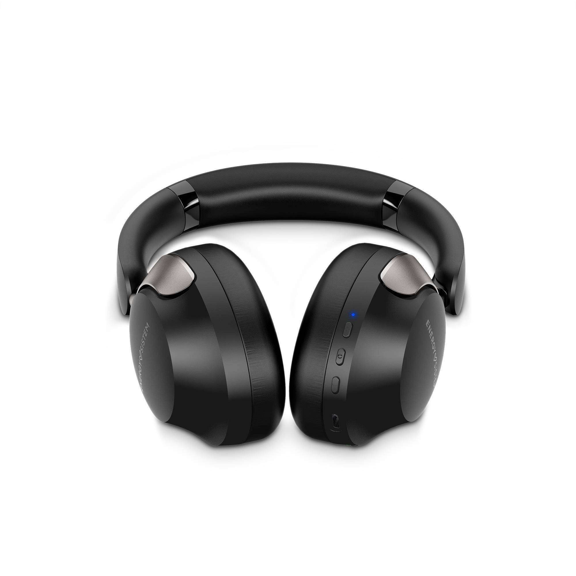 Cuffie nere con dettagli argentati, design over-ear e sfondo bianco. Il logo è visibile.