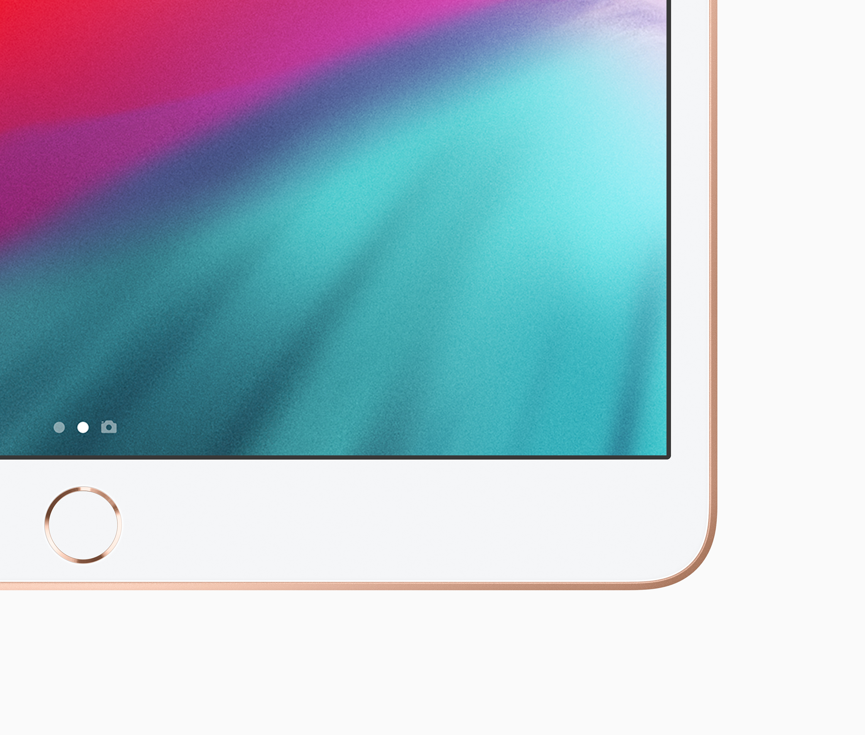 Eine Tabletecke mit Home-Button und Kamera auf weißem Hintergrund.