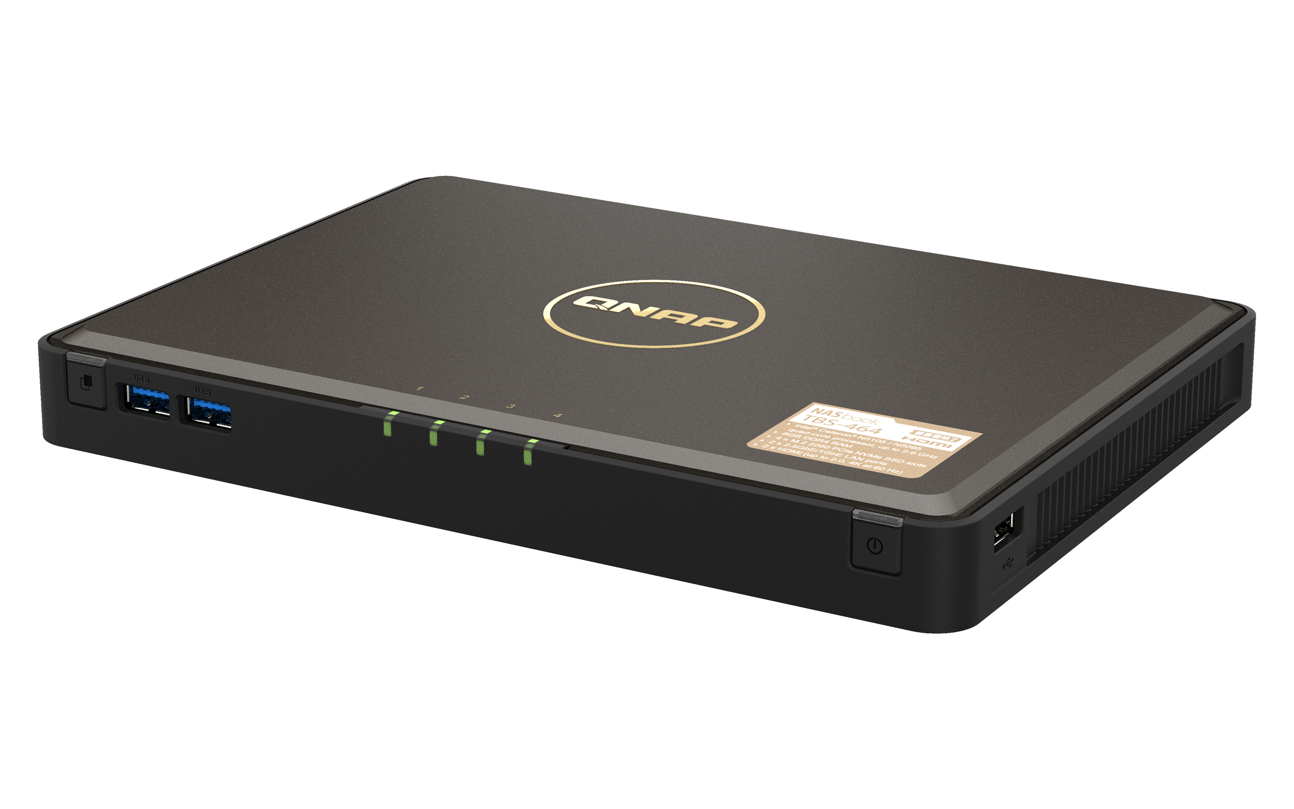 Ein schwarzes QNAP NAS-Gerät mit USB-Anschlüssen und grünen Statusleuchten auf weißem Hintergrund.