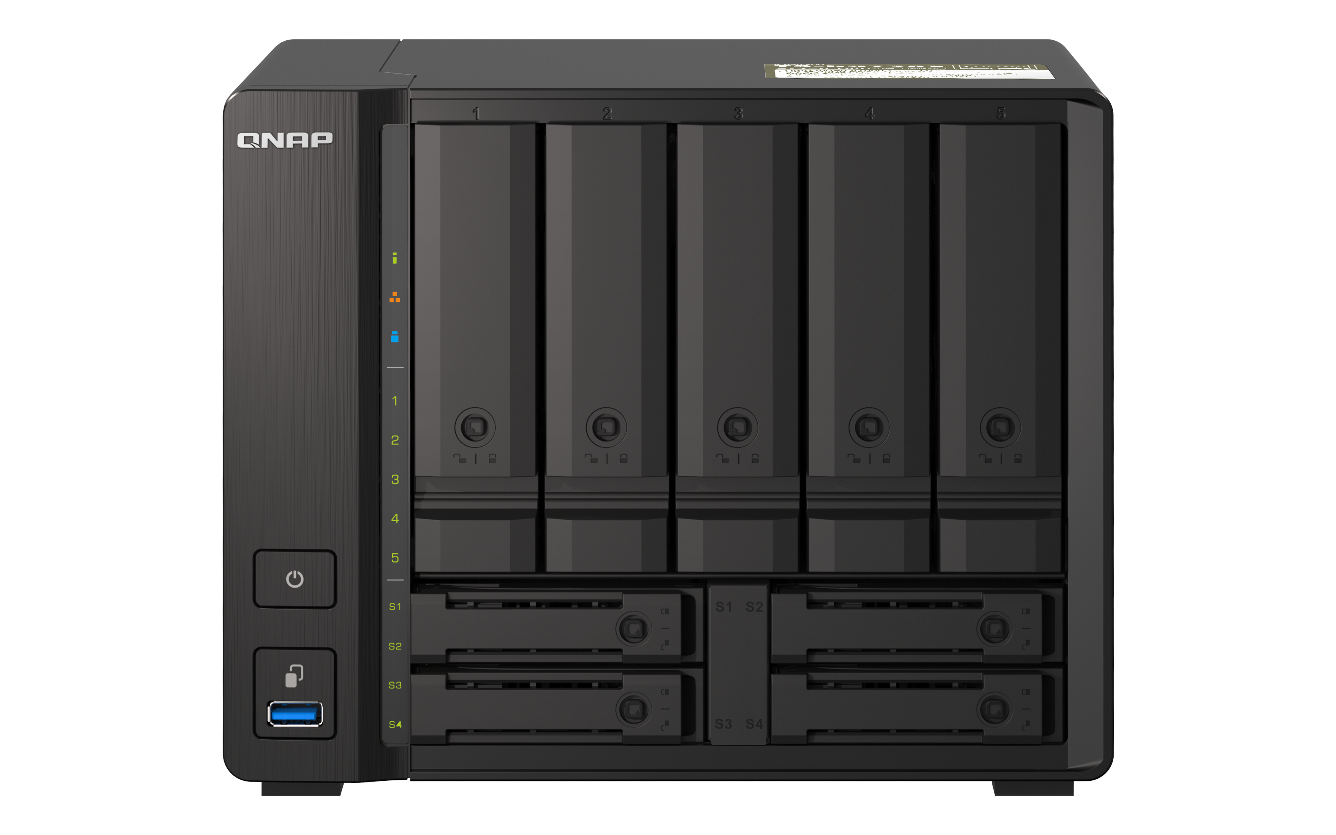 Un server NAS QNAP nero con cinque alloggiamenti per unità su sfondo bianco.