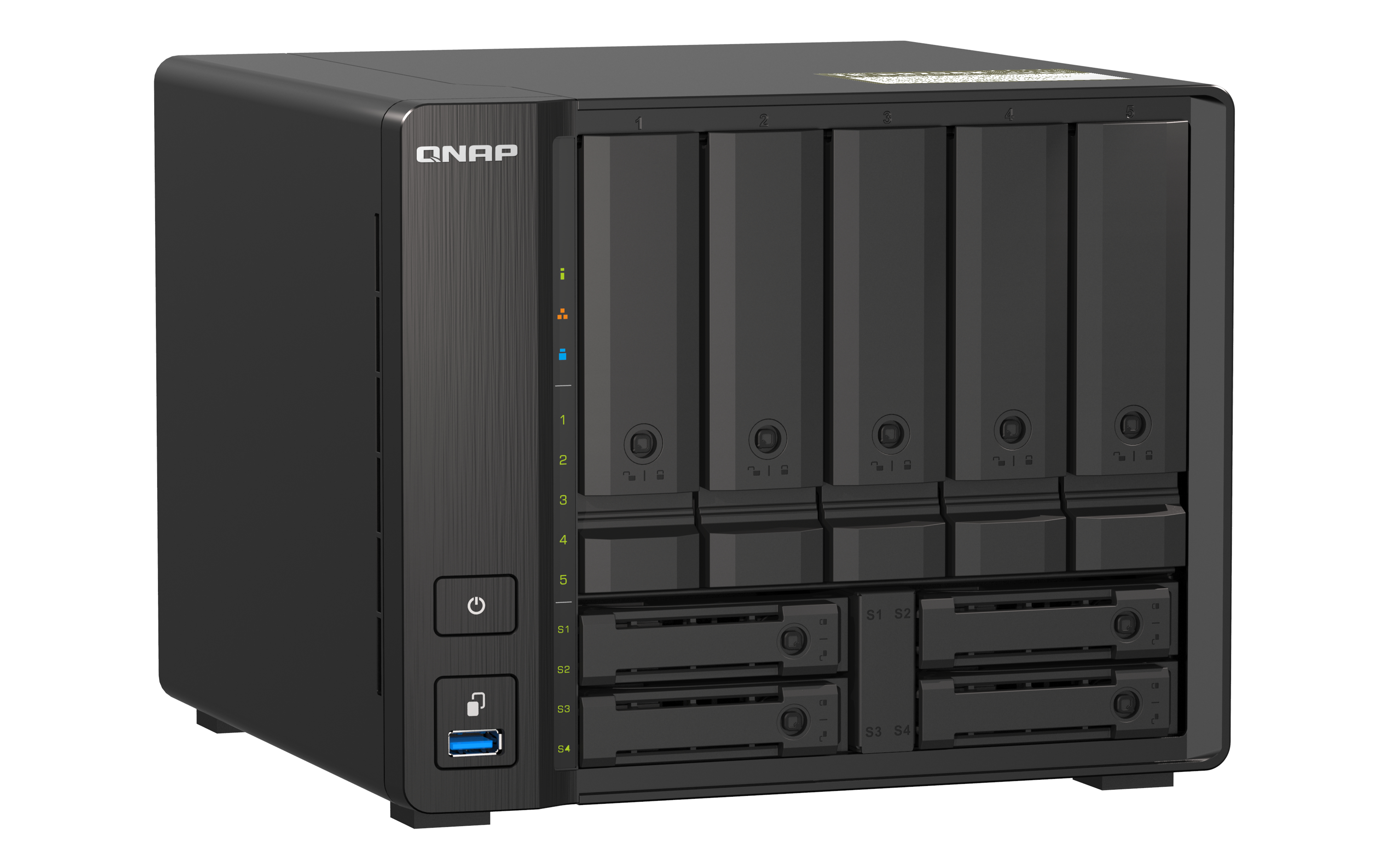Un server NAS QNAP nero con cinque alloggiamenti per unità su sfondo bianco.