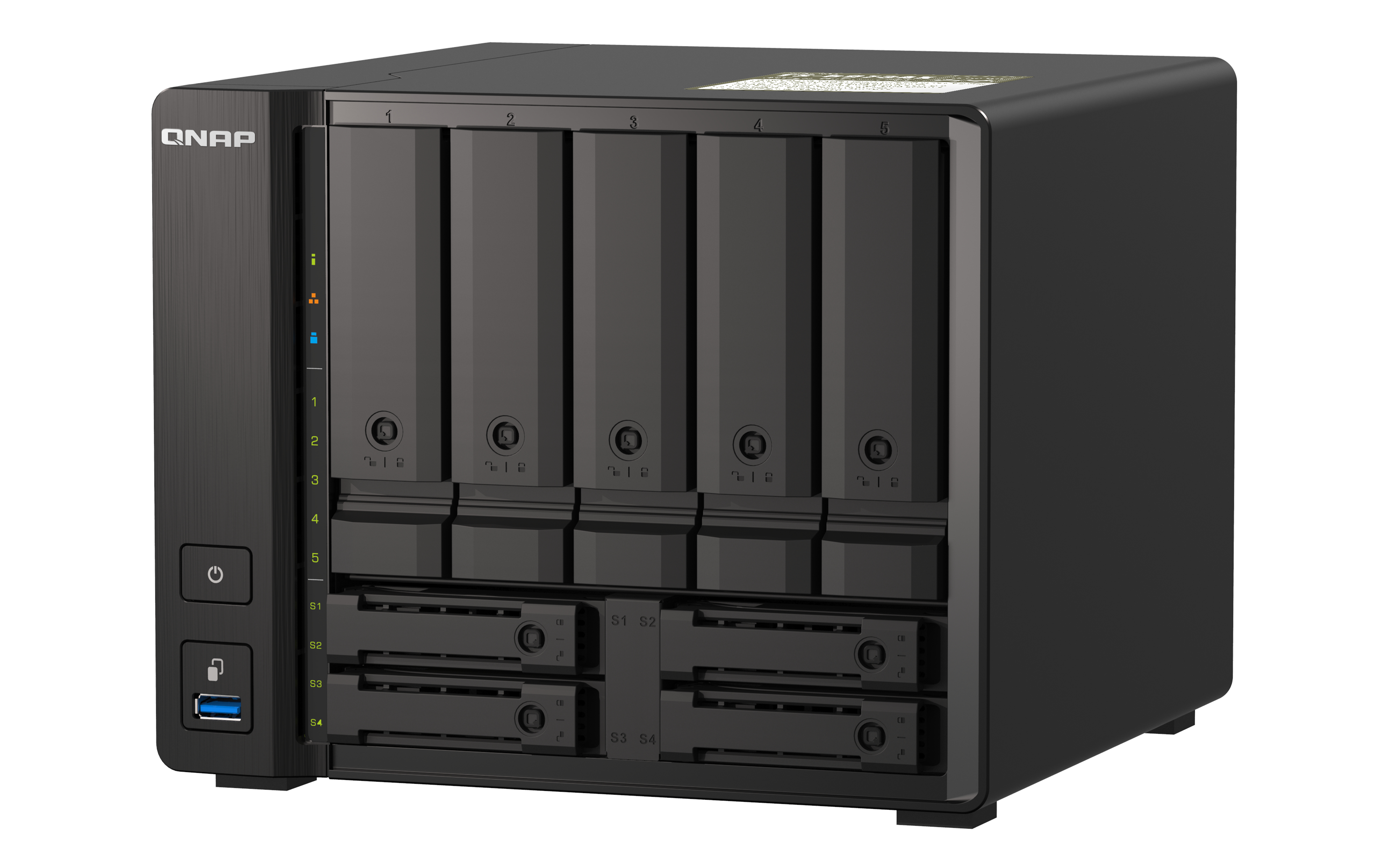 Un server NAS QNAP nero con sei alloggiamenti per unità su sfondo bianco.