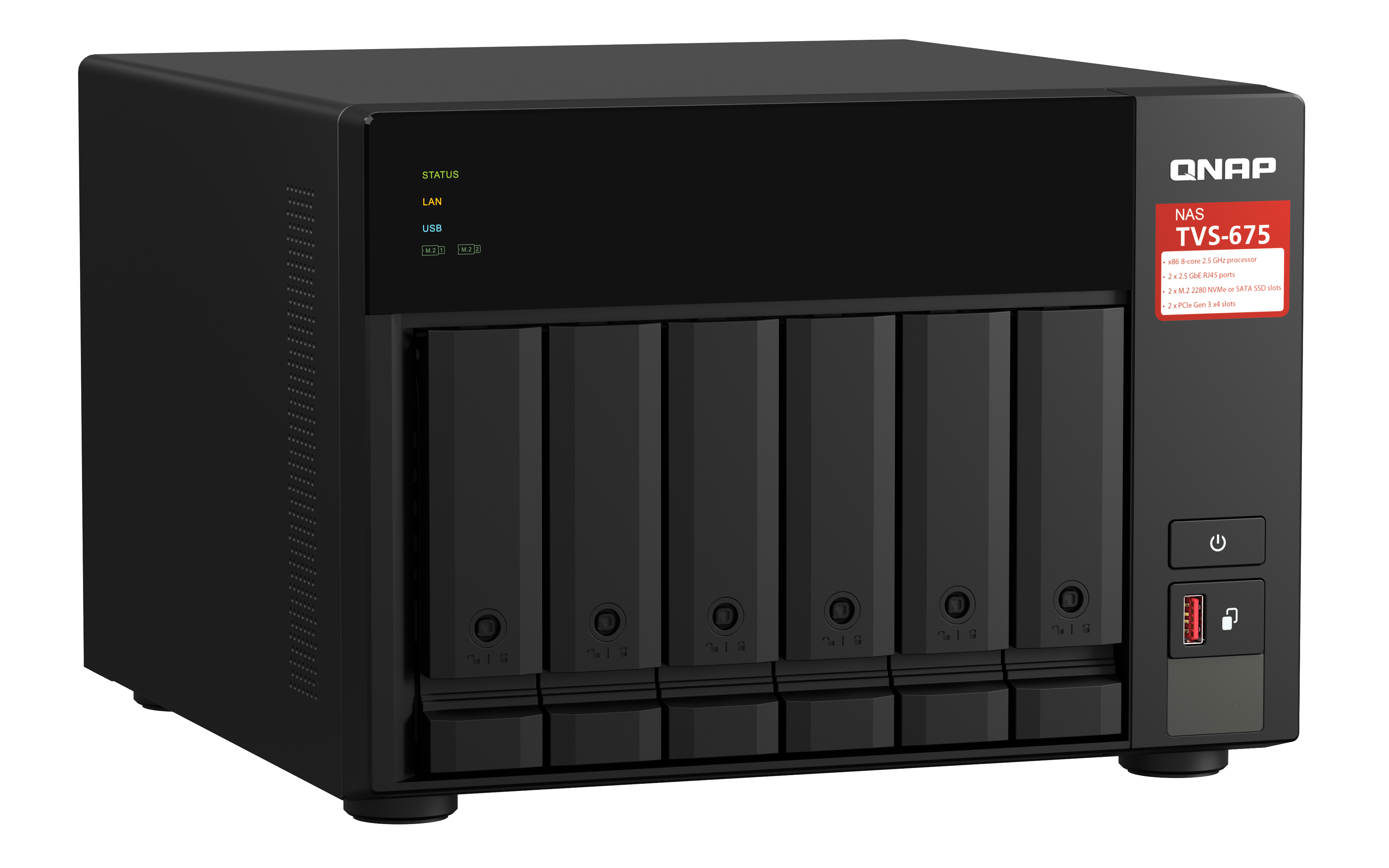 Schwarzer NAS-Server mit Schächten, USB und Statusleuchten. QNAP-Logo. Weißer Hintergrund.