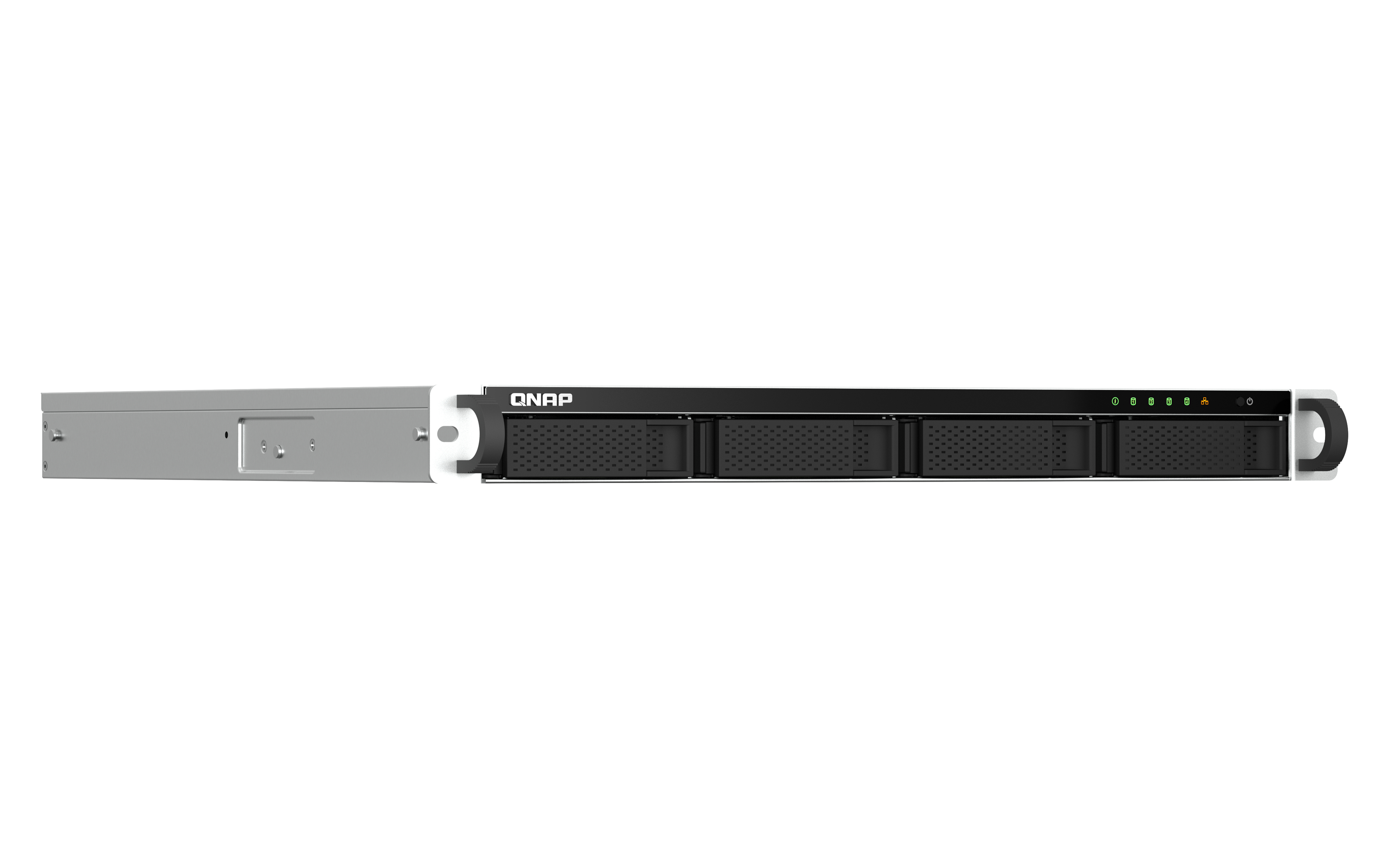 Silberner QNAP NAS-Server mit vier Laufwerksschächten, Kontrollleuchten und Rackmount-Griffen auf weißem Hintergrund.