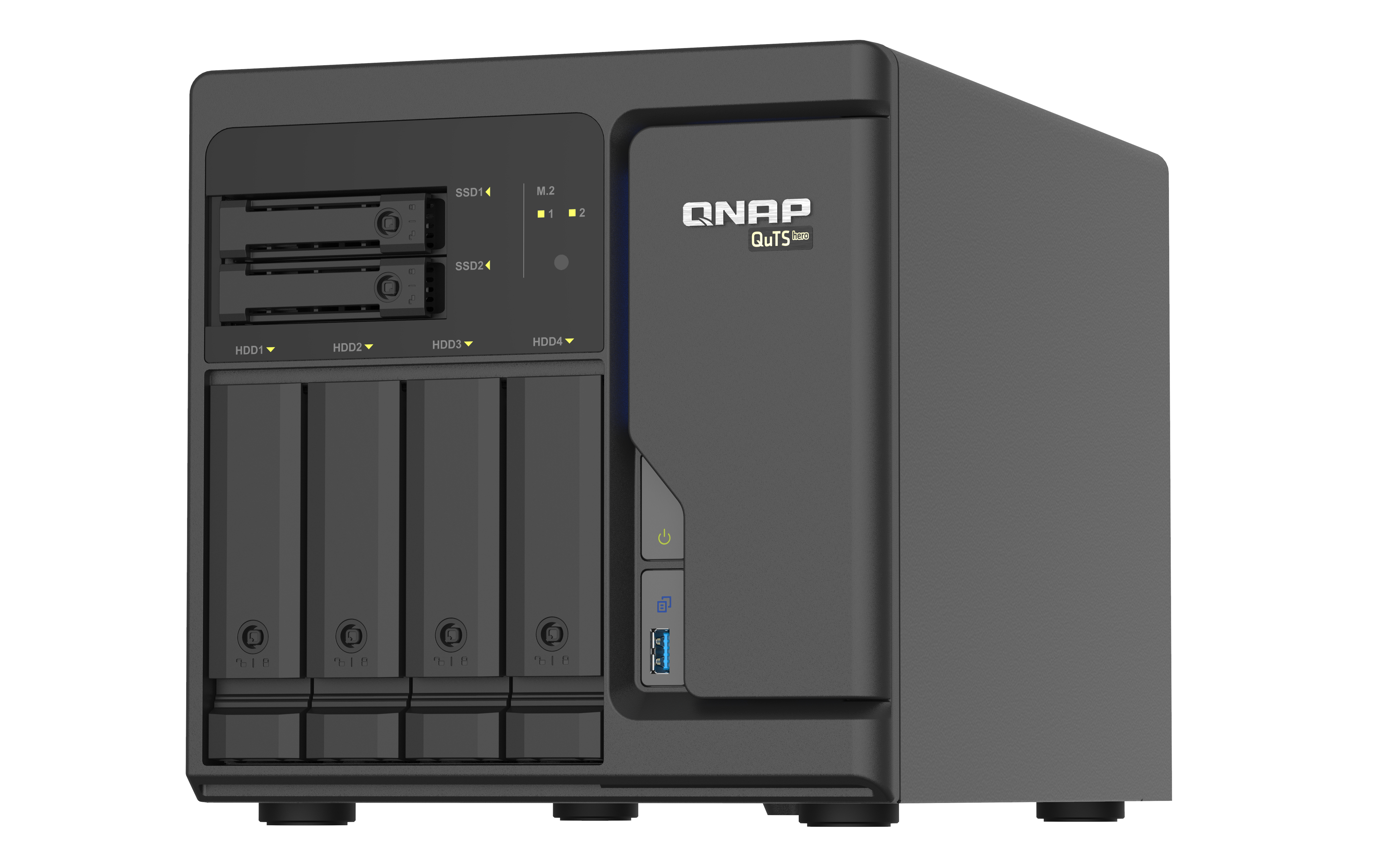 Server NAS QNAP nero. Frontale con 4 alloggiamenti e due slot SSD. Sfondo bianco.
