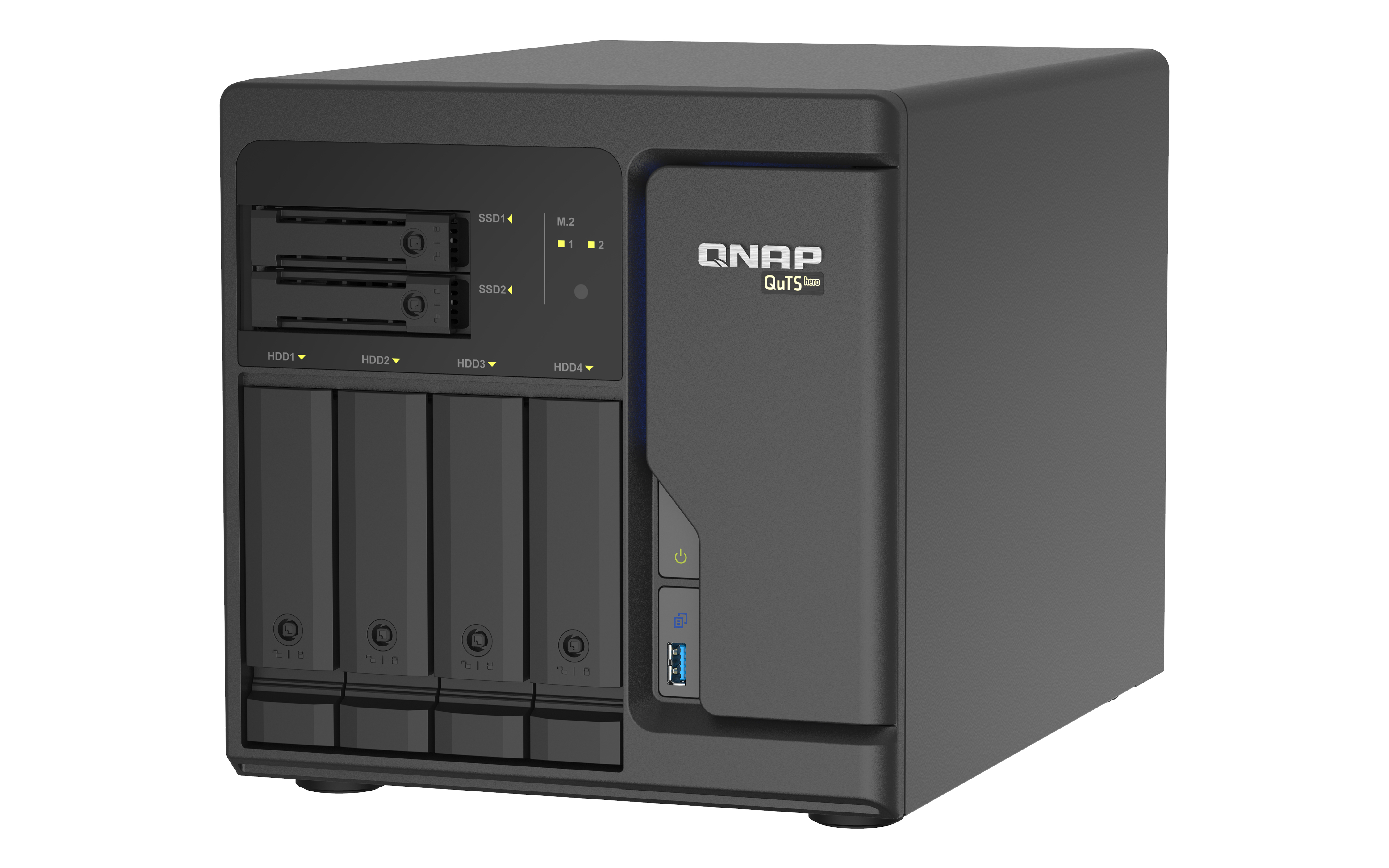 Server NAS QNAP nero. Frontale con 4 alloggiamenti e due slot SSD. Sfondo bianco.