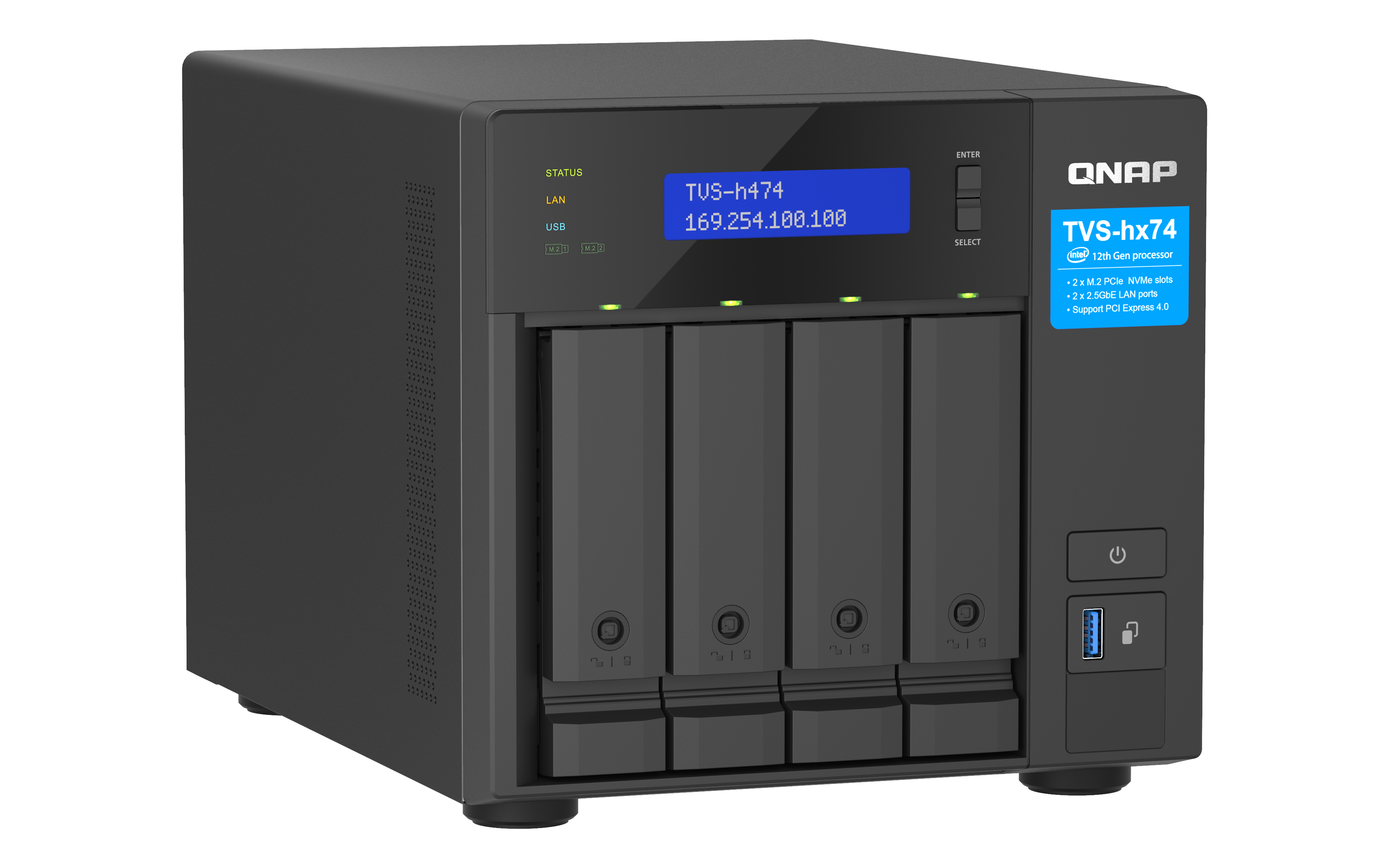 Schwarzer QNAP NAS-Server mit vier Laufwerksschächten. Blaues Display zeigt IP-Adresse. Etiketten: Qnap und TVS-hx74.
