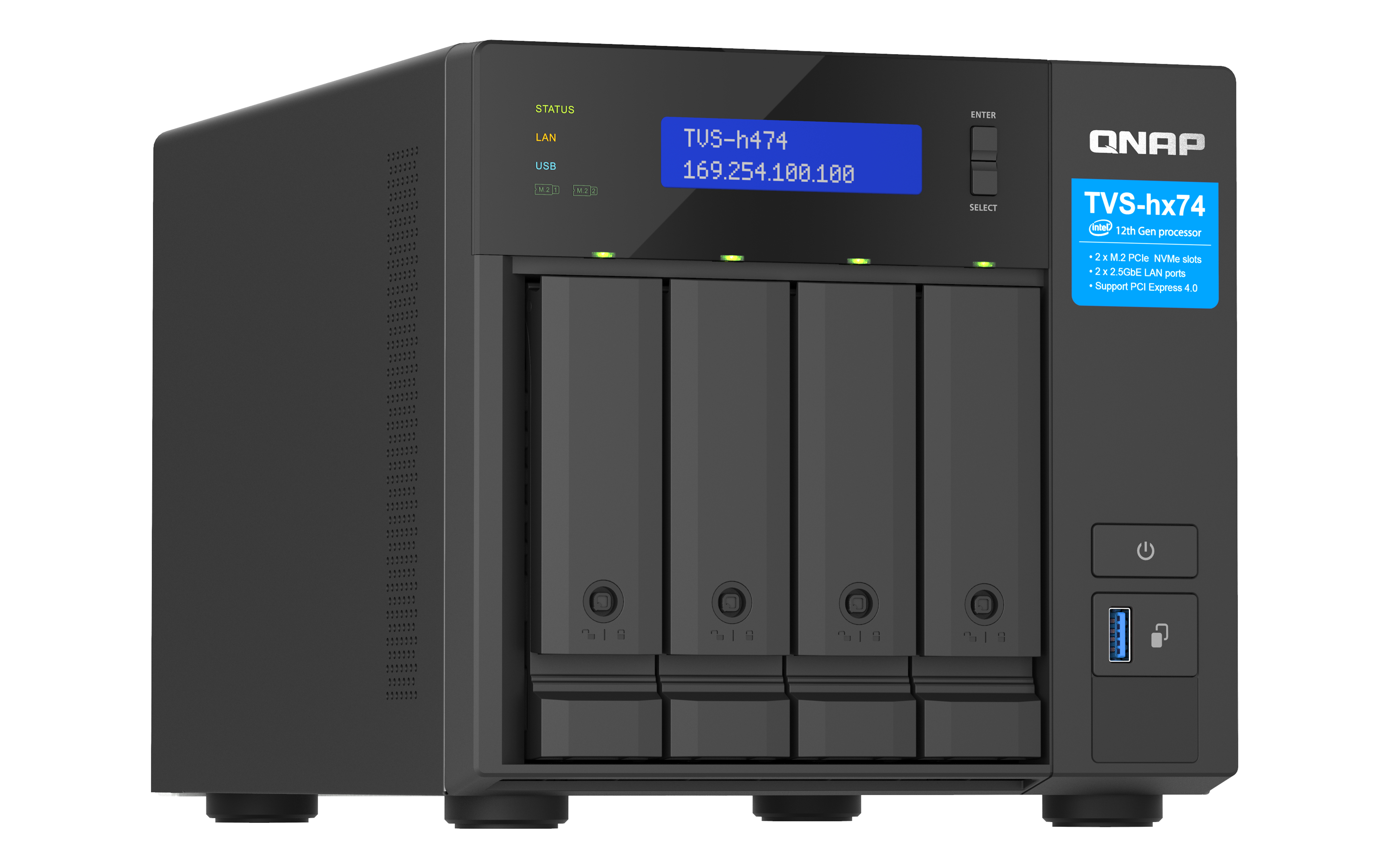 Schwarzer QNAP NAS-Server mit vier Laufwerksschächten. Blaues Display zeigt IP-Adresse. Etiketten: Qnap und TVS-hx74.