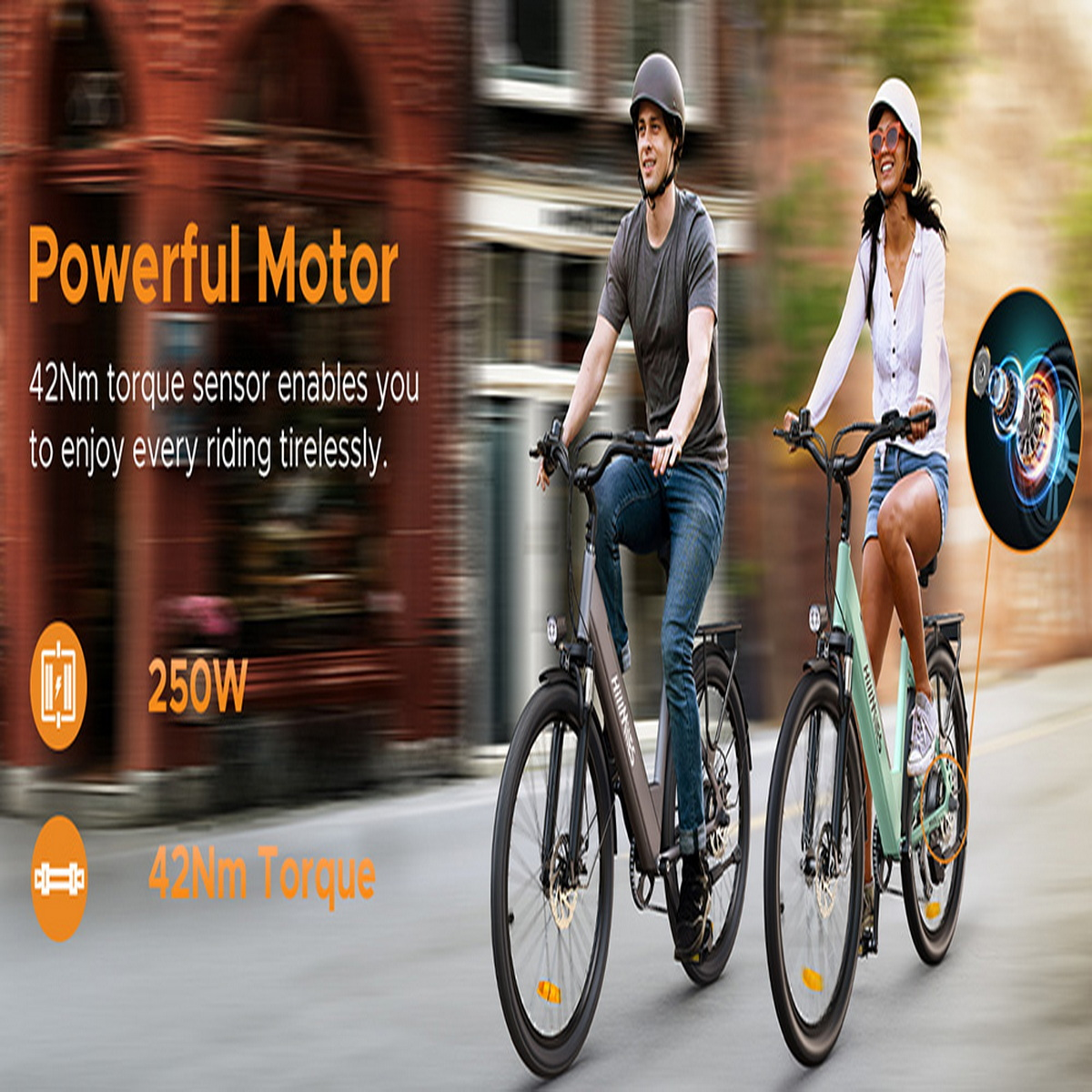 Due persone guidano biciclette elettriche su strada. Sovrapposizione di testo: Motore potente, 250W, Coppia 42Nm.