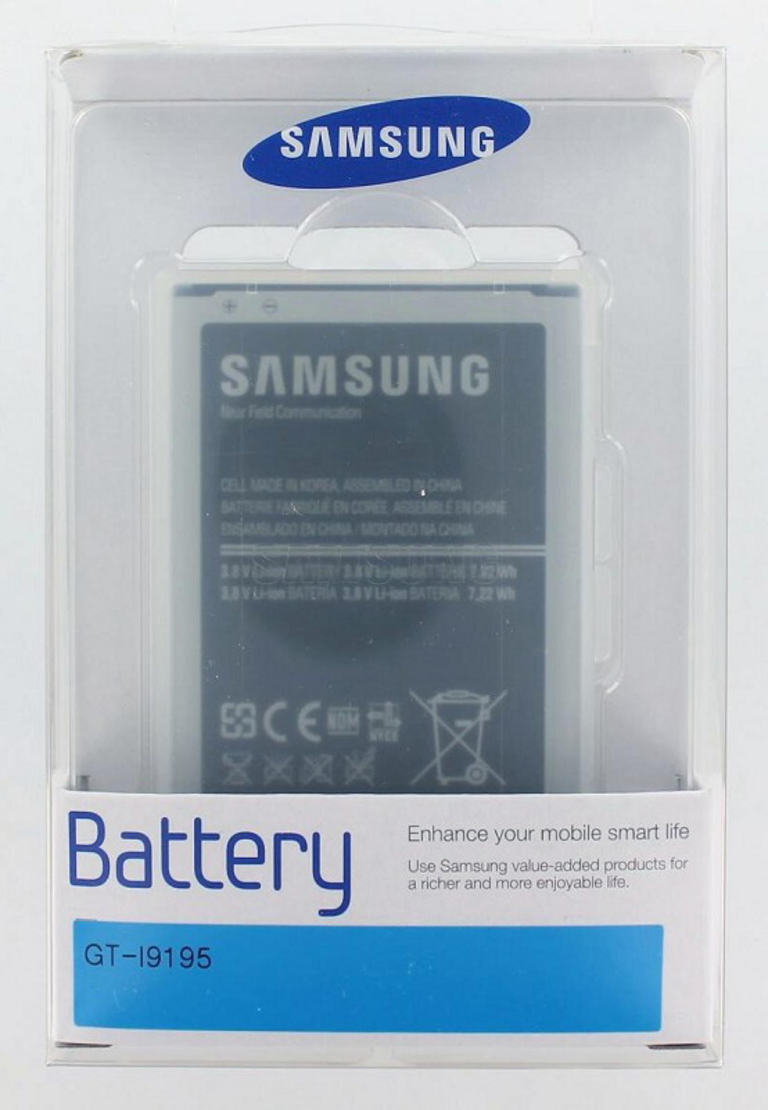 Samsung-Akku in einer transparenten Kunststoffhülle, bedruckt mit Details.