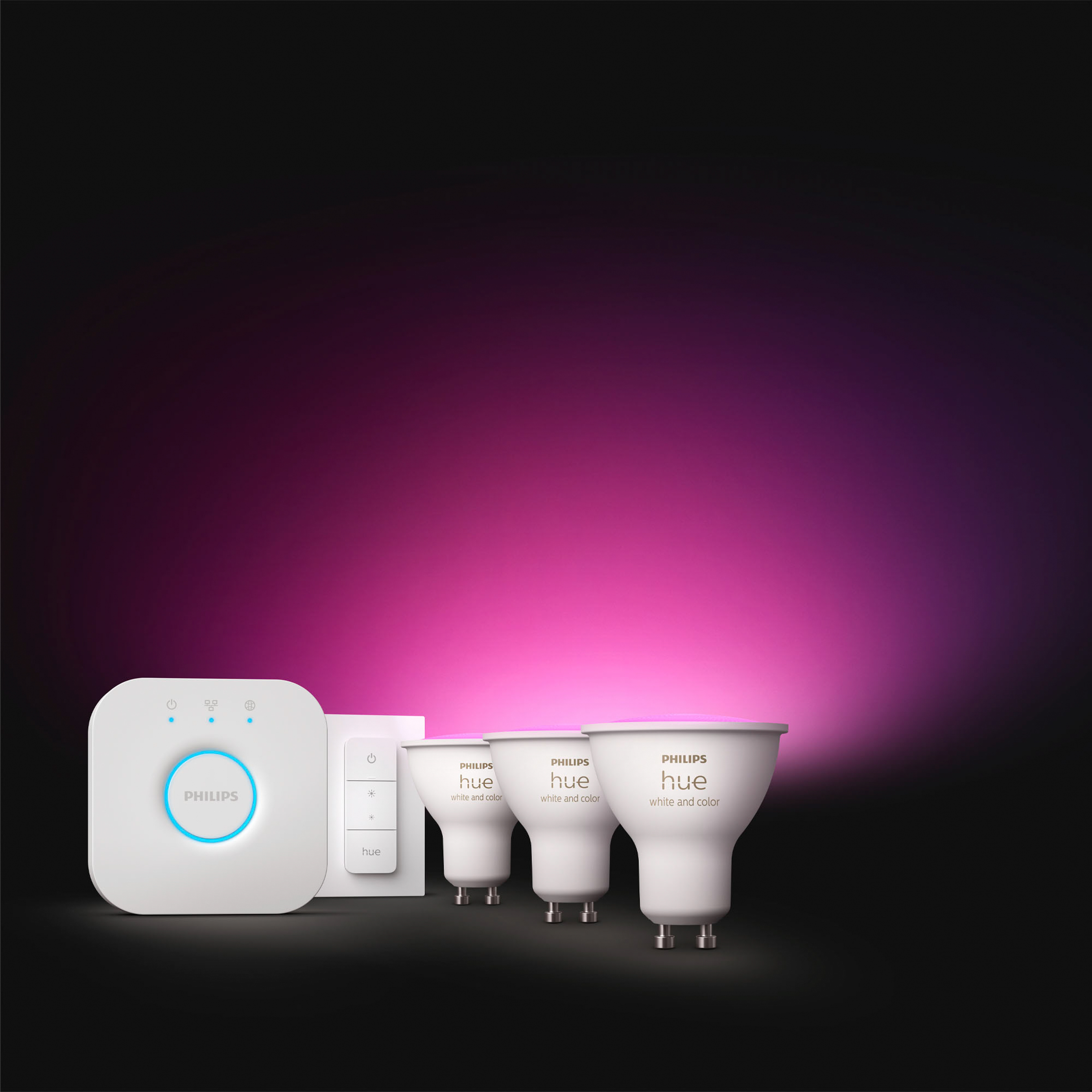 Zestaw inteligentnego oświetlenia Philips Hue. Zawiera mostek, pilota i trzy żarówki.