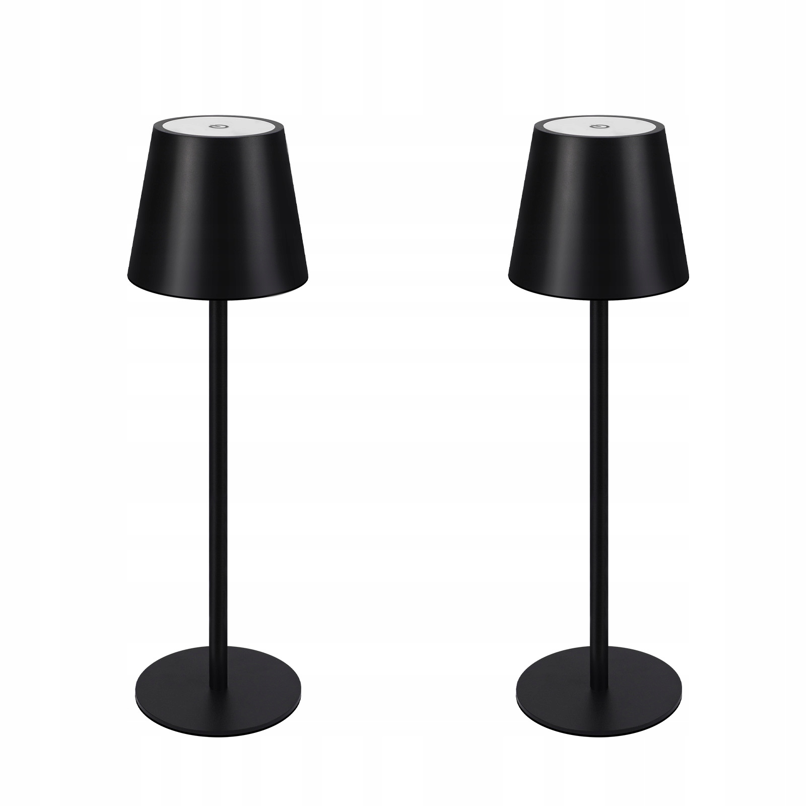 Due lampade da tavolo nere. Ognuna ha un paralume nero e una base rotonda.