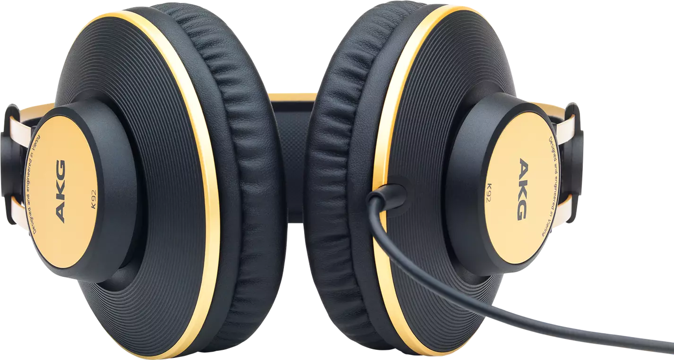 Cuffie AKG K92. Padiglioni neri con dettagli dorati. Dettagli dorati sulla fascia.