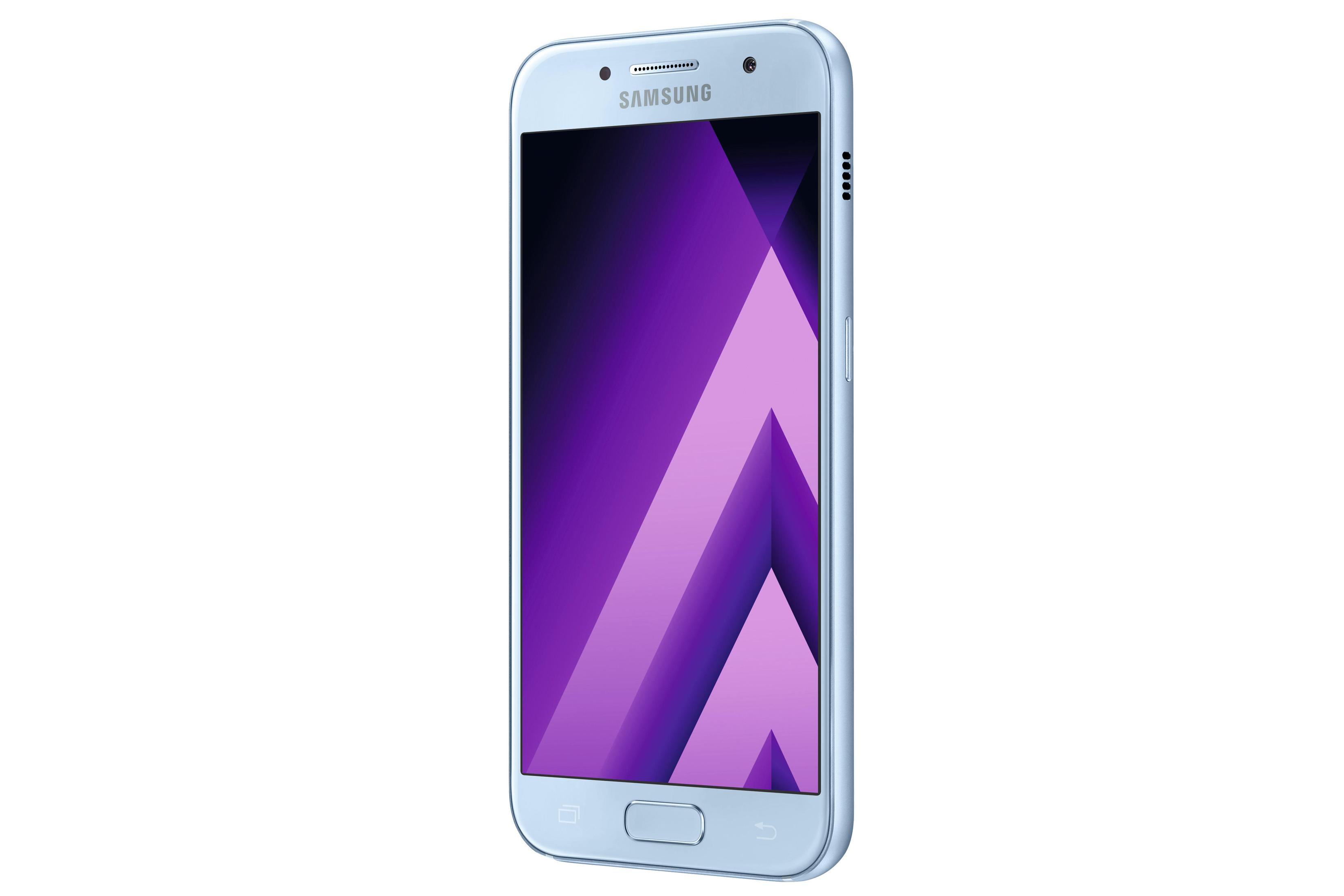 Ein hellblaues Samsung Smartphone mit einem lila Muster auf dem Bildschirm.