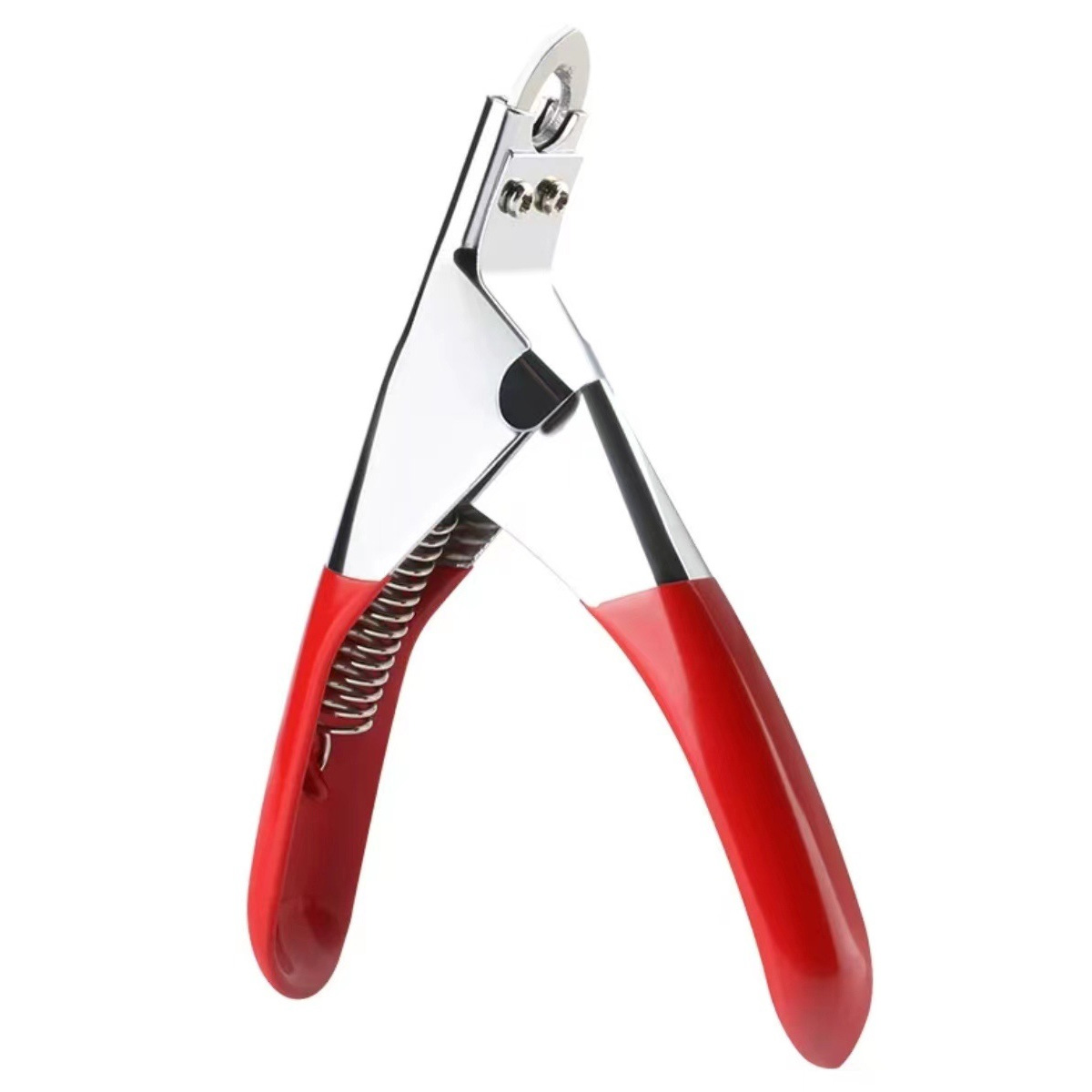 Rote und silberne Nagelknipser. Die Clipper sind geöffnet und einsatzbereit. Weißer Hintergrund.
