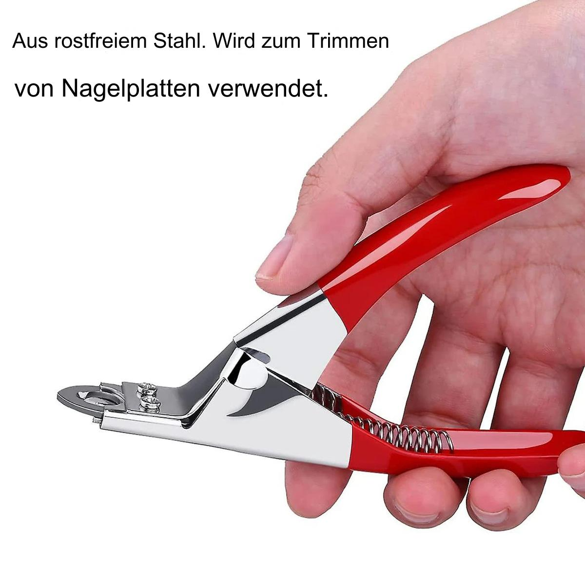 Rote und silberne Nagelknipser, gehalten von einer Hand. Wird zum Trimmen von Nagelplatten verwendet.
