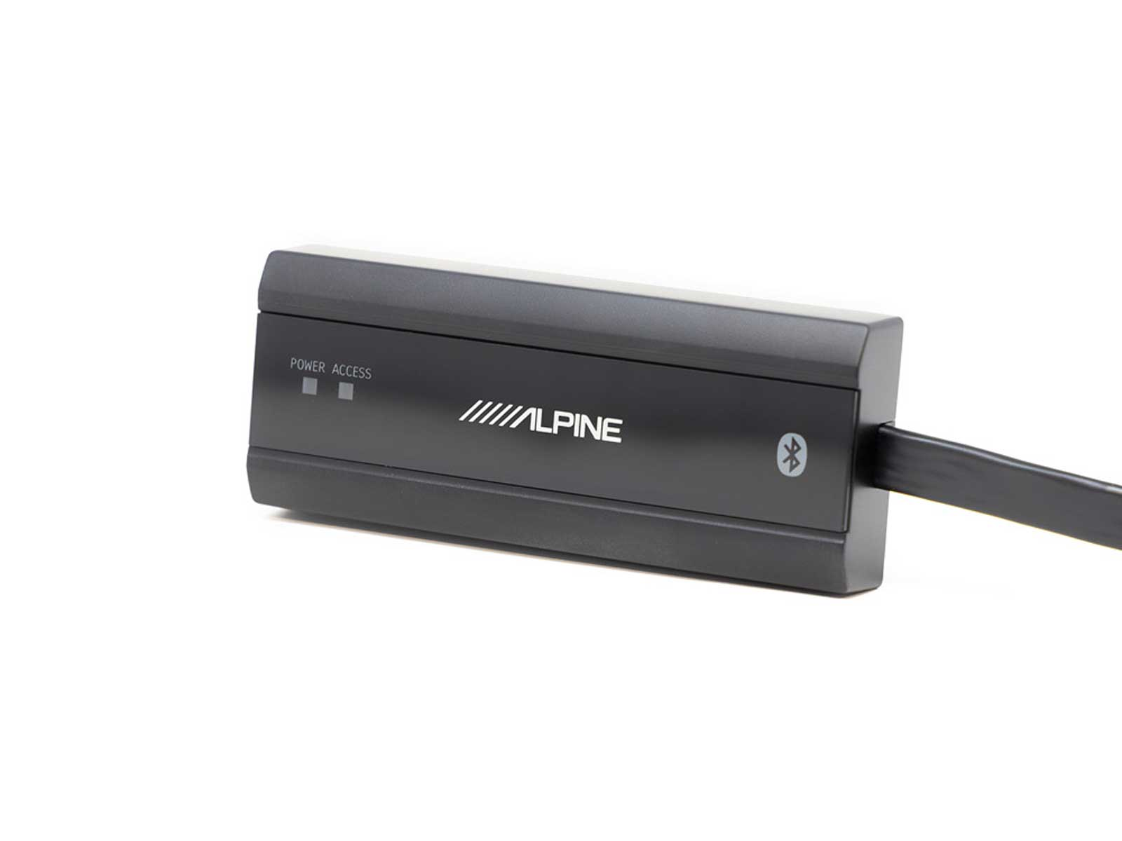 Schwarzes rechteckiges Alpine-Gerät mit 'POWER ACCESS' und 'ALPINE' darauf. Bluetooth-Symbol wird ebenfalls angezeigt.