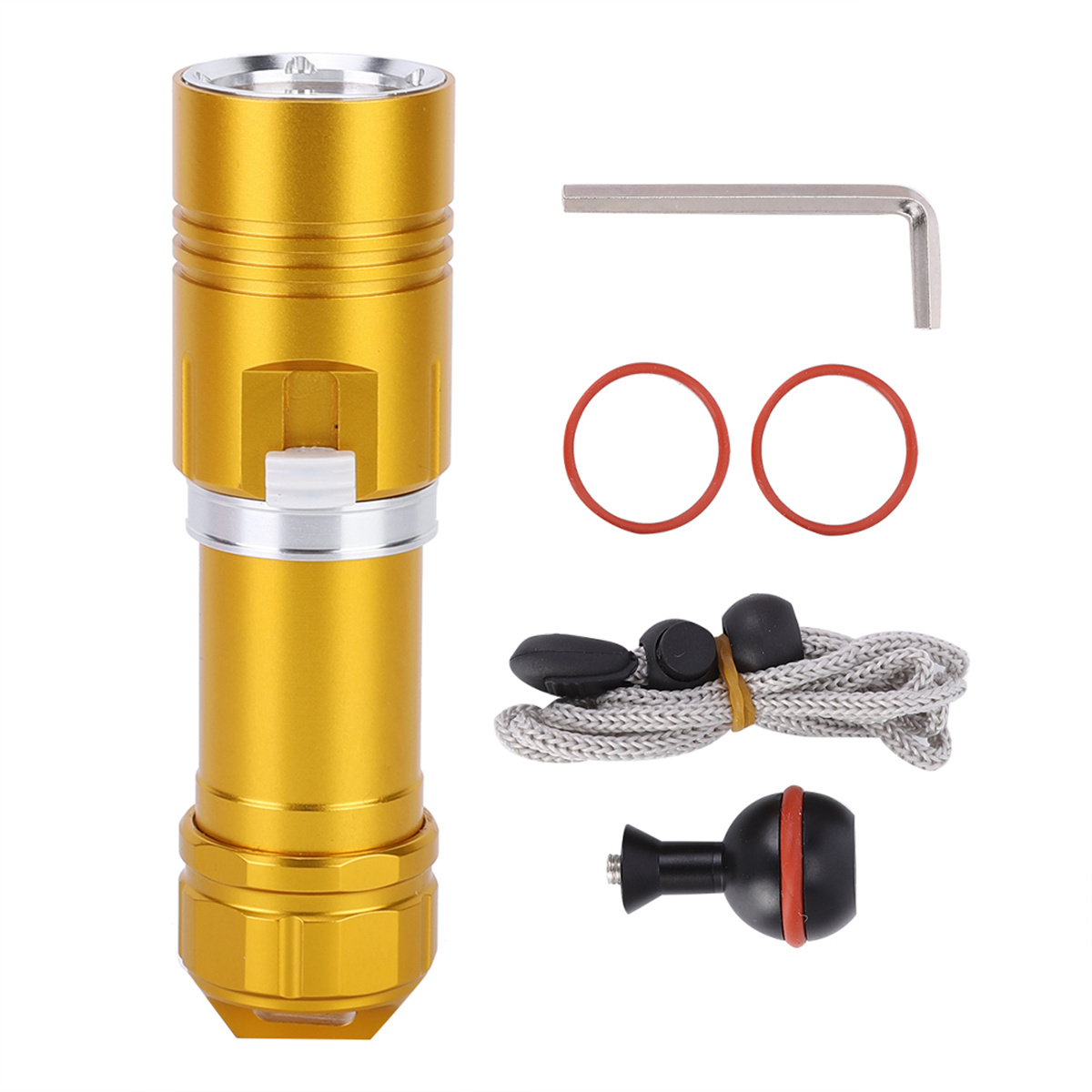 Goldene Taschenlampe mit Zubehör: Ringen, Schraubenschlüssel und Schlüsselband, auf Weiß.