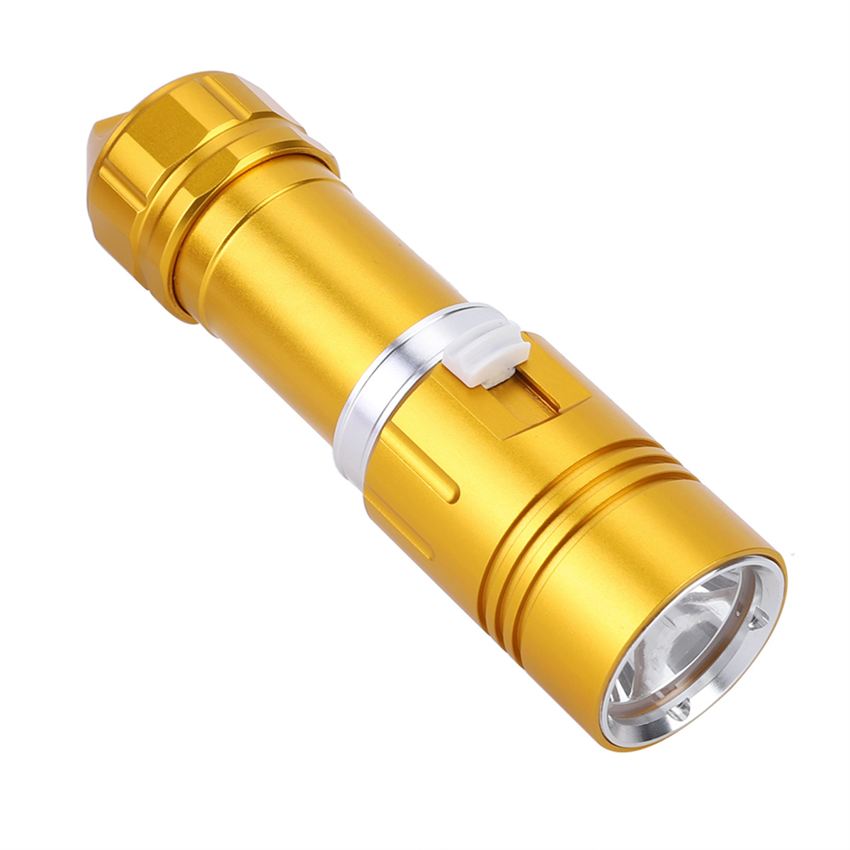 Goldene Taschenlampe mit weißem Knopf auf weißem Hintergrund.