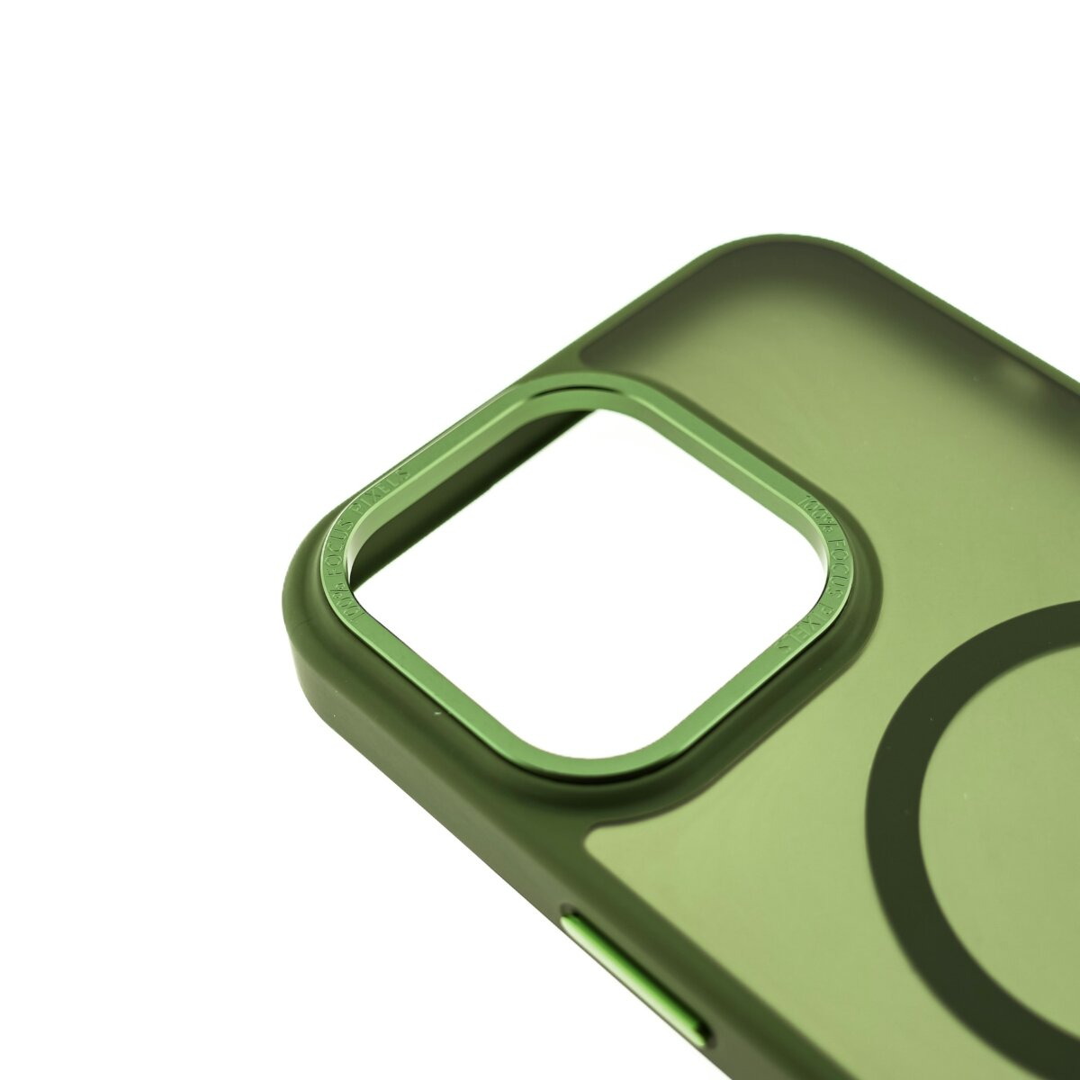 Primo piano di una custodia verde per telefono, che mostra il ritaglio della fotocamera.