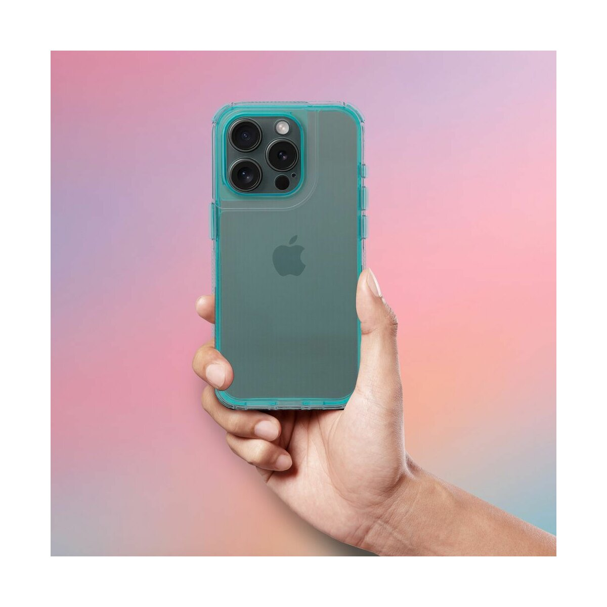 Una persona che tiene un telefono in una custodia verde acqua con uno sfondo colorato.