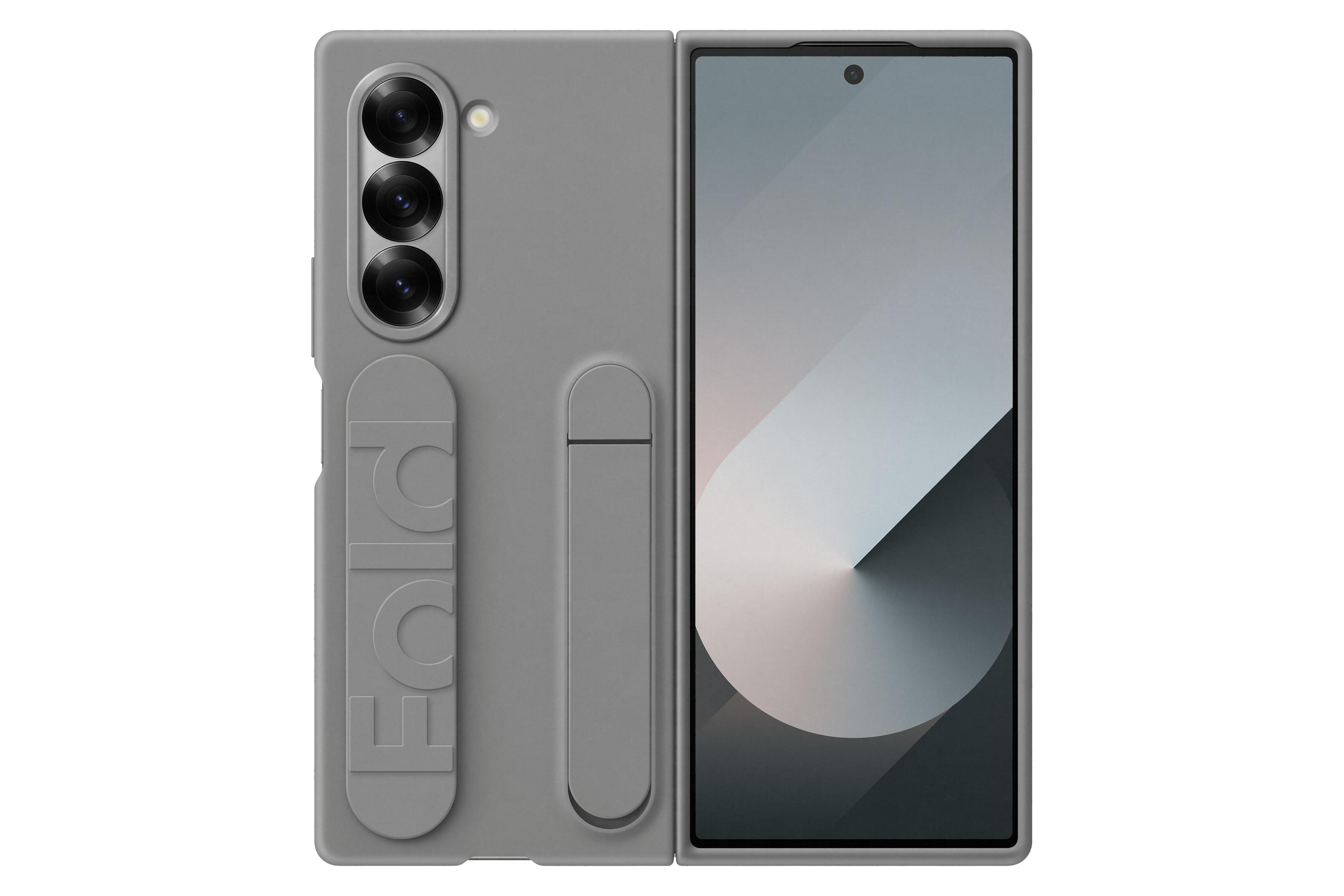 Ein graues Samsung Galaxy Z Fold-Telefon mit geschlossenem Falz, das die Kamera zeigt. Es ist auf weißem Hintergrund.