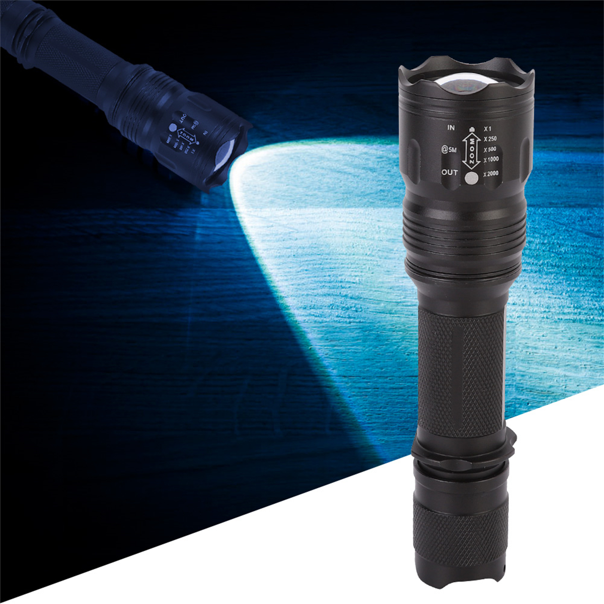 Zwei schwarze Taschenlampen, eine wirft einen blauen Lichtstrahl auf dunklen Hintergrund.