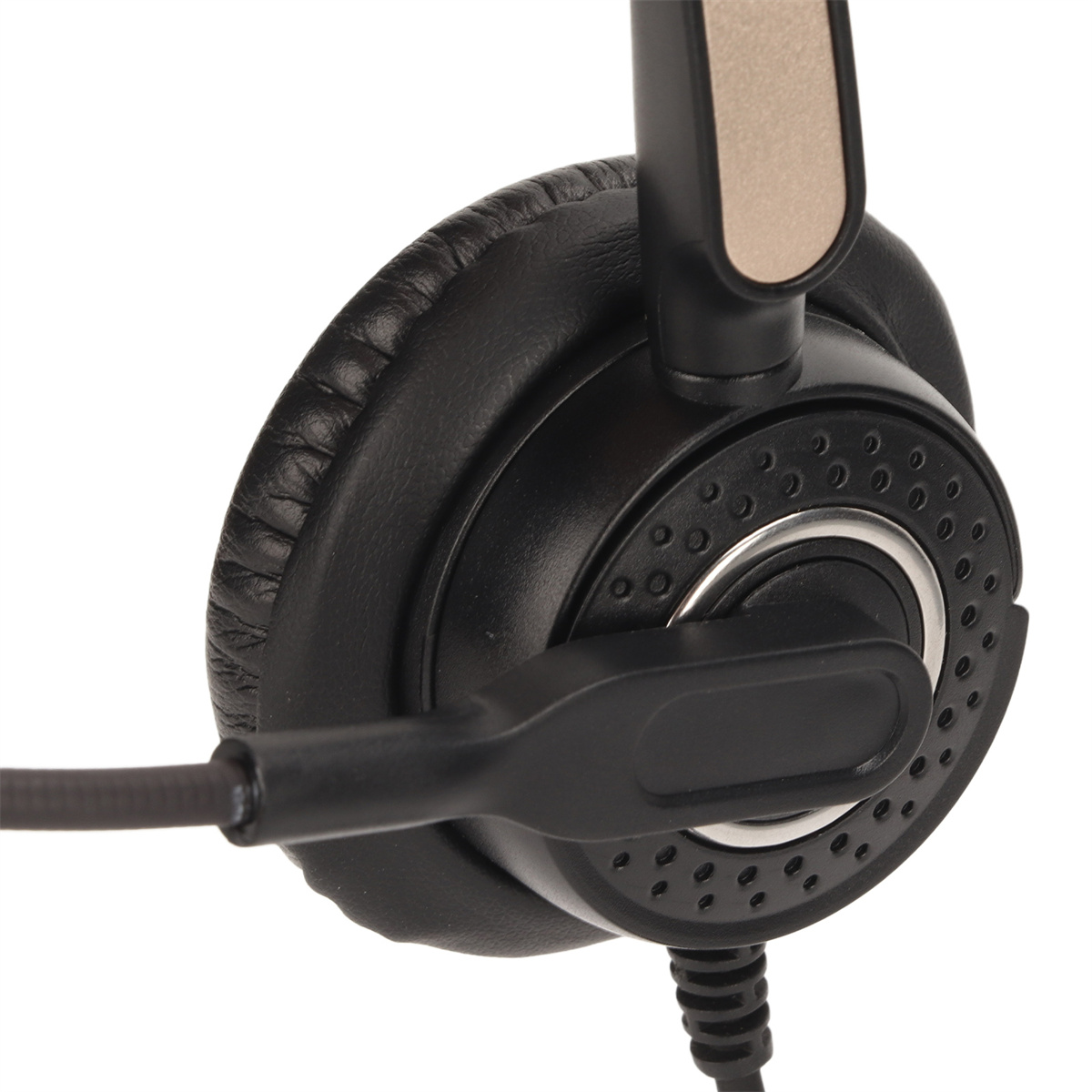 Nahaufnahme eines schwarzen Headsets mit Mikrofon. Der Ohrhörer ist schwarz und gepolstert.