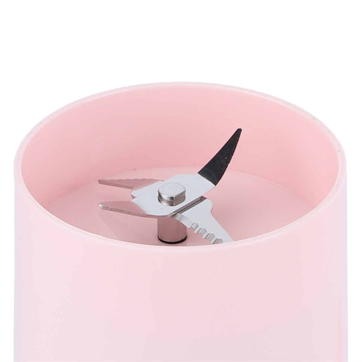 Rosa Mixbecher mit Klingen. Die Klingen sind silber und schwarz.